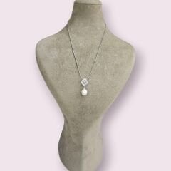 Çiçek Form Zirkon Taşlı İnci Kolye