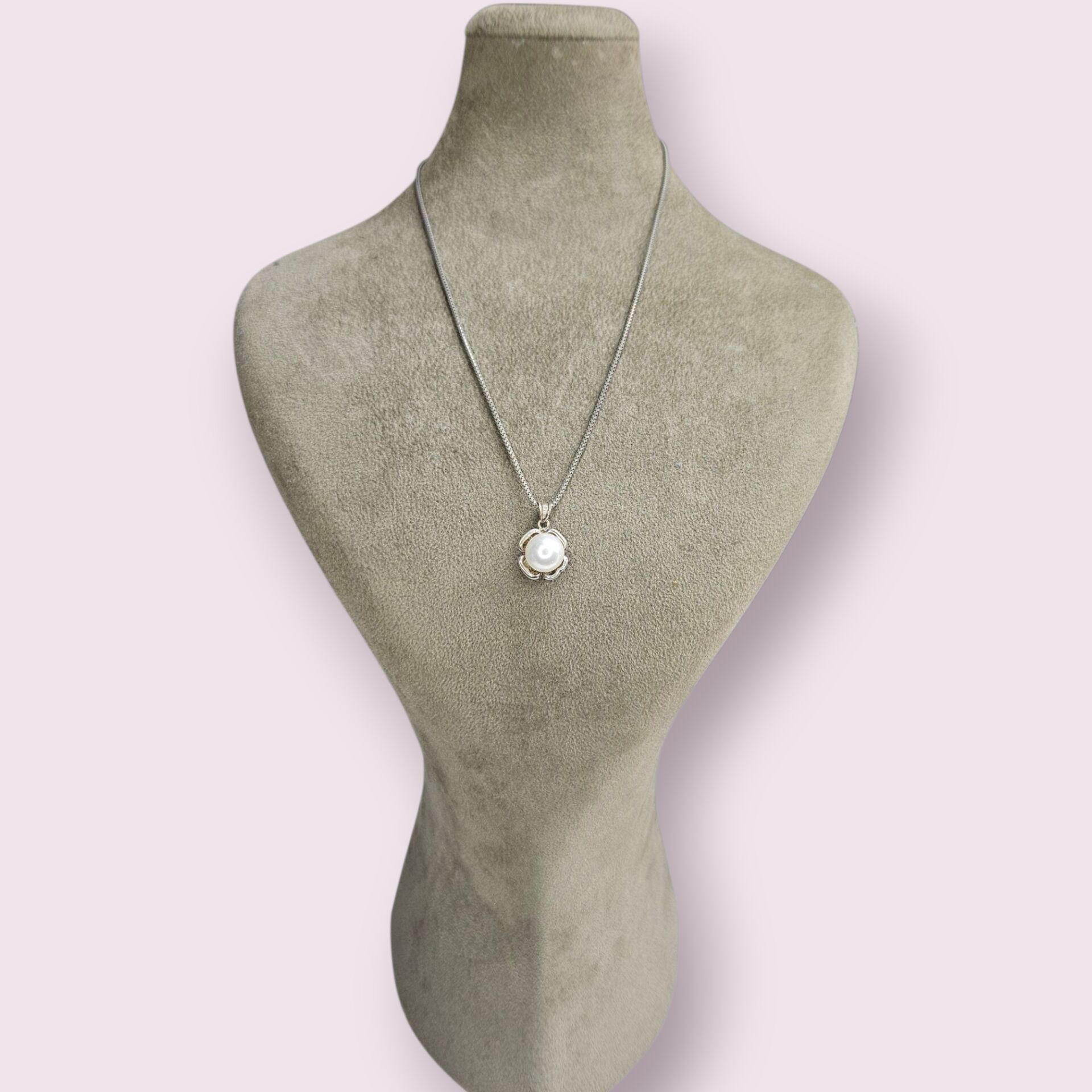 Çiçek Form Gümüş İnci Kolye