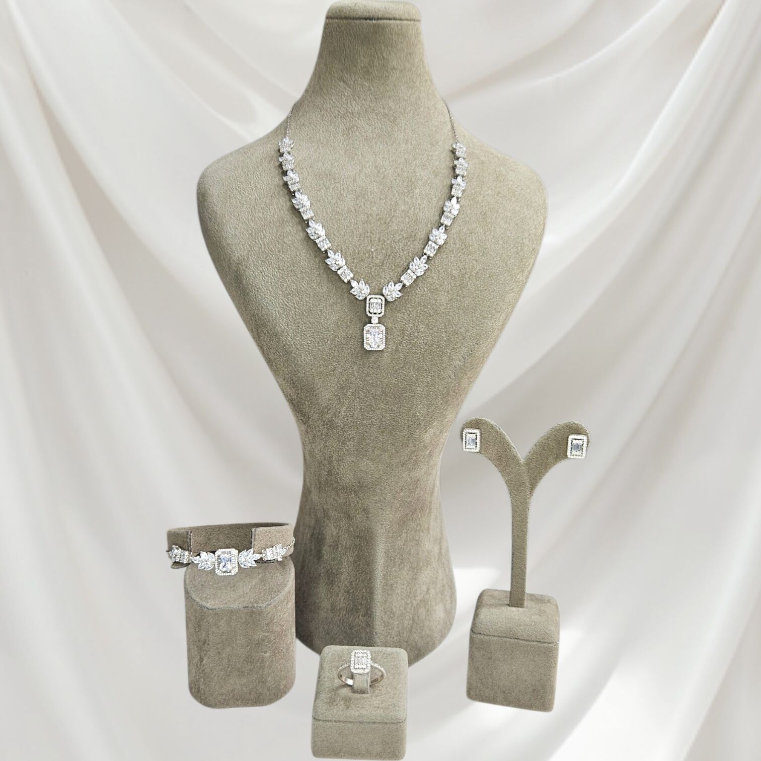 Baget Kesim Zirkon Taşlı Kadın Şık Gümüş Set