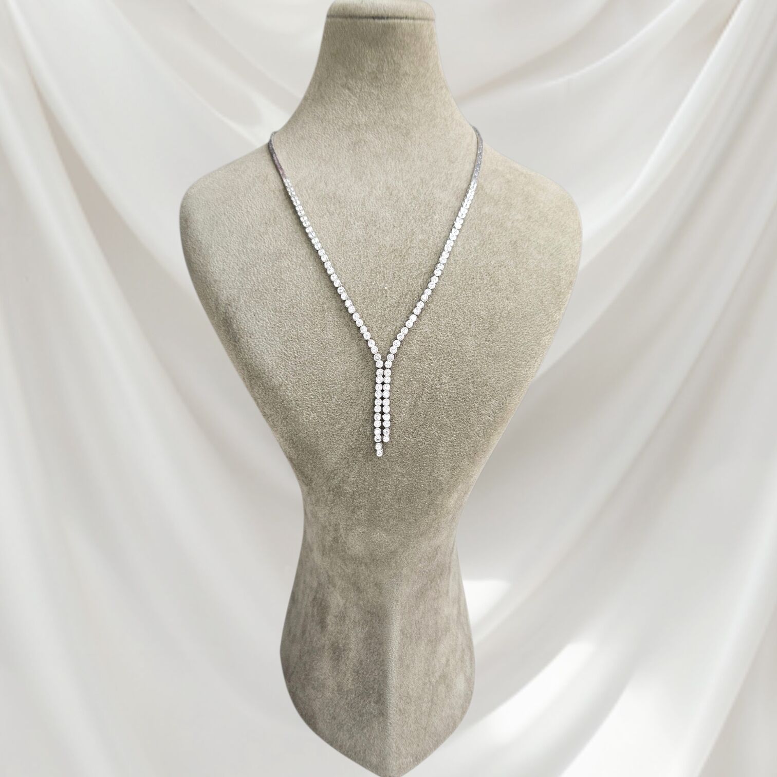 Sıvama Model V Yaka Kadın Şık Gümüş Su Yolu Kolye