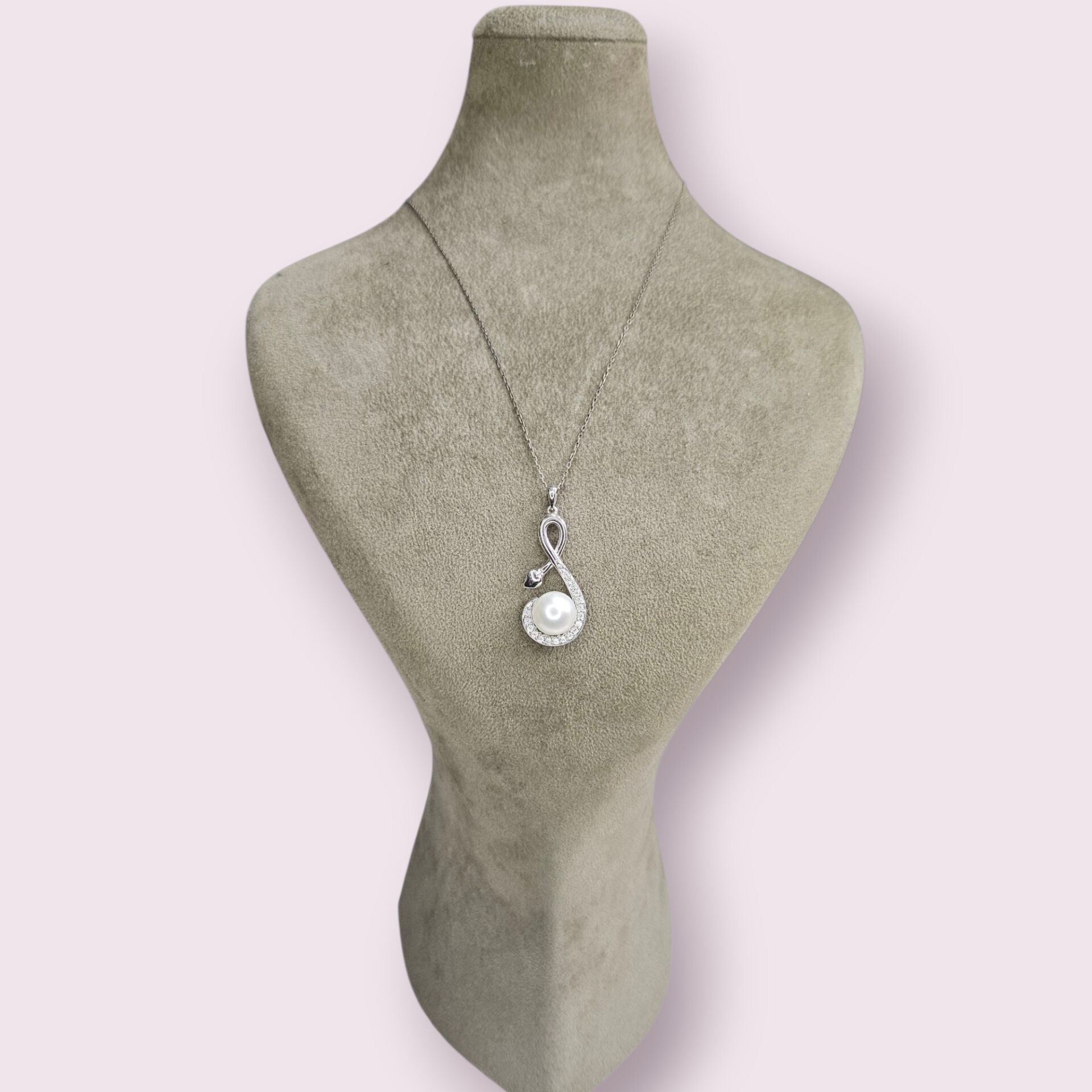Sonsuzluk Şeklinde Gümüş Taşlı İnci Kolye