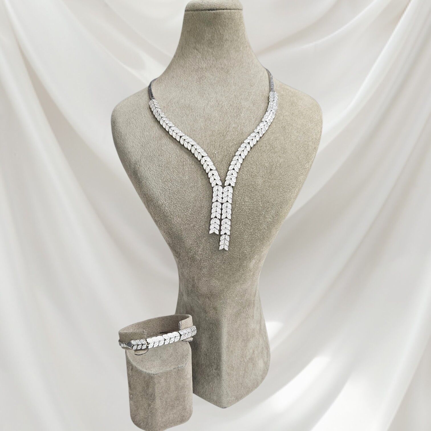 Zirkon Taşlı Şık Abiye Kadın Gümüş Kolye Bileklik Takım