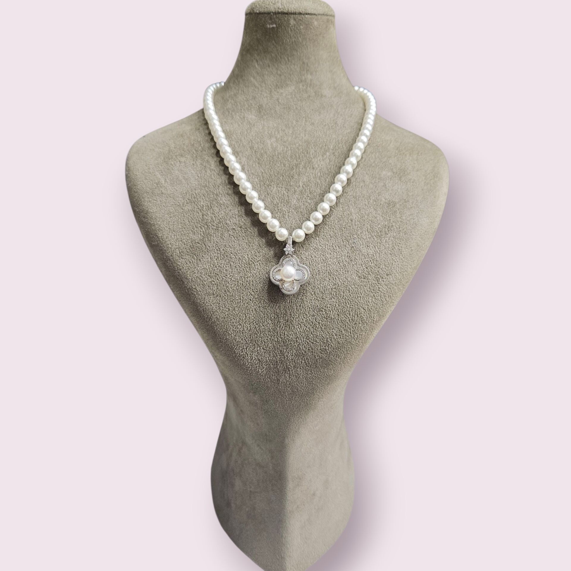 Çiçek Model Gümüş Kolye Ucu- İnci Kolye