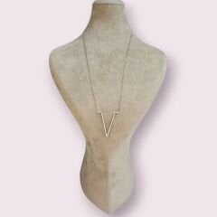 V Model Taşlı Gümüş Kolye