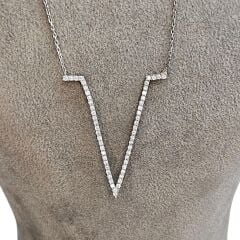 V Model Taşlı Gümüş Kolye