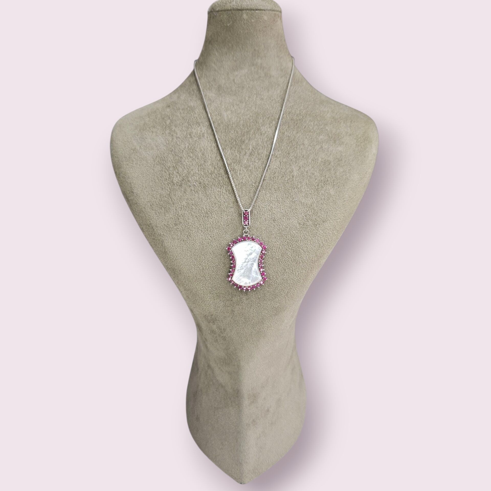 Yakut Taşlı Sedef Gümüş Kolye