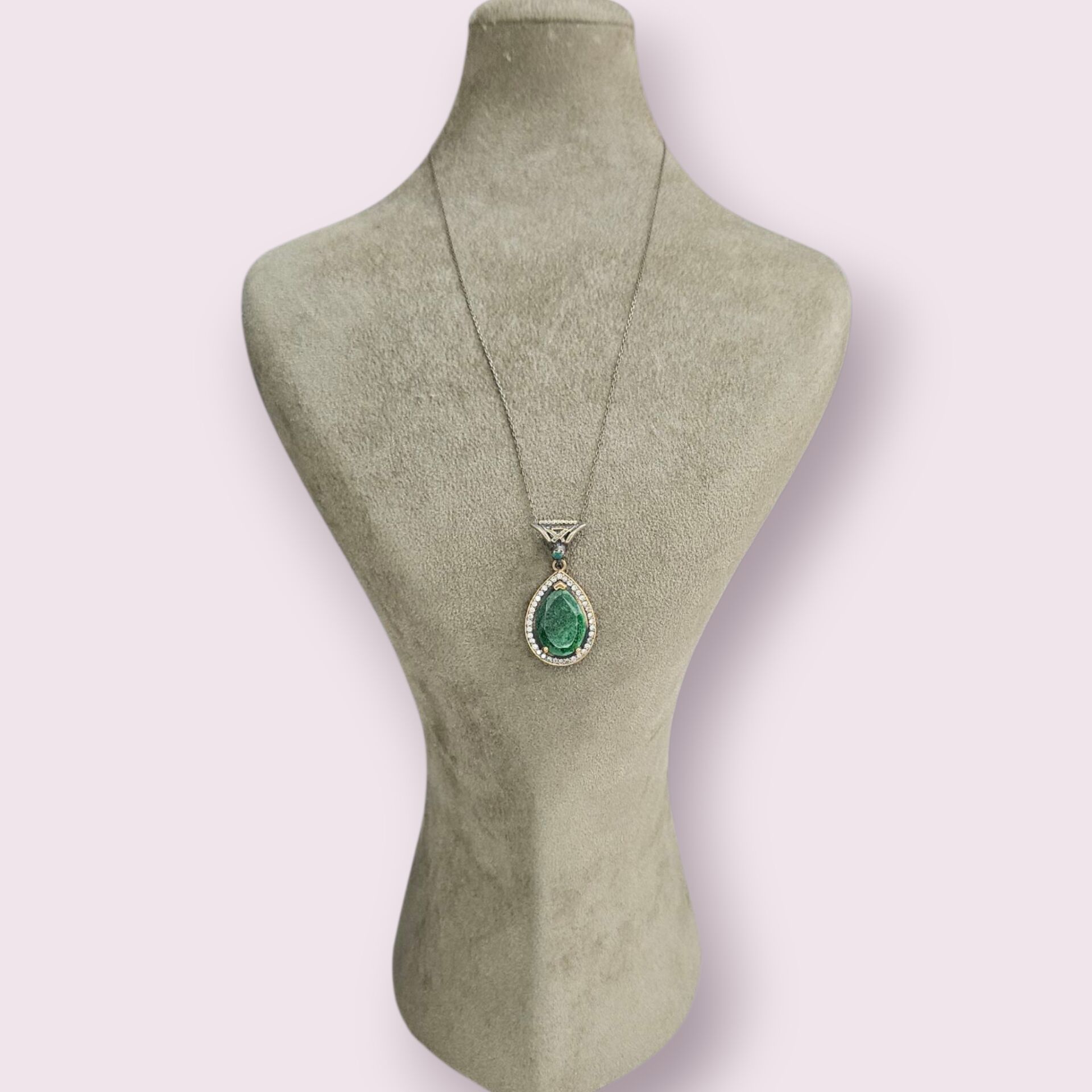 Zümrüt Taşlı Otantik Kolye