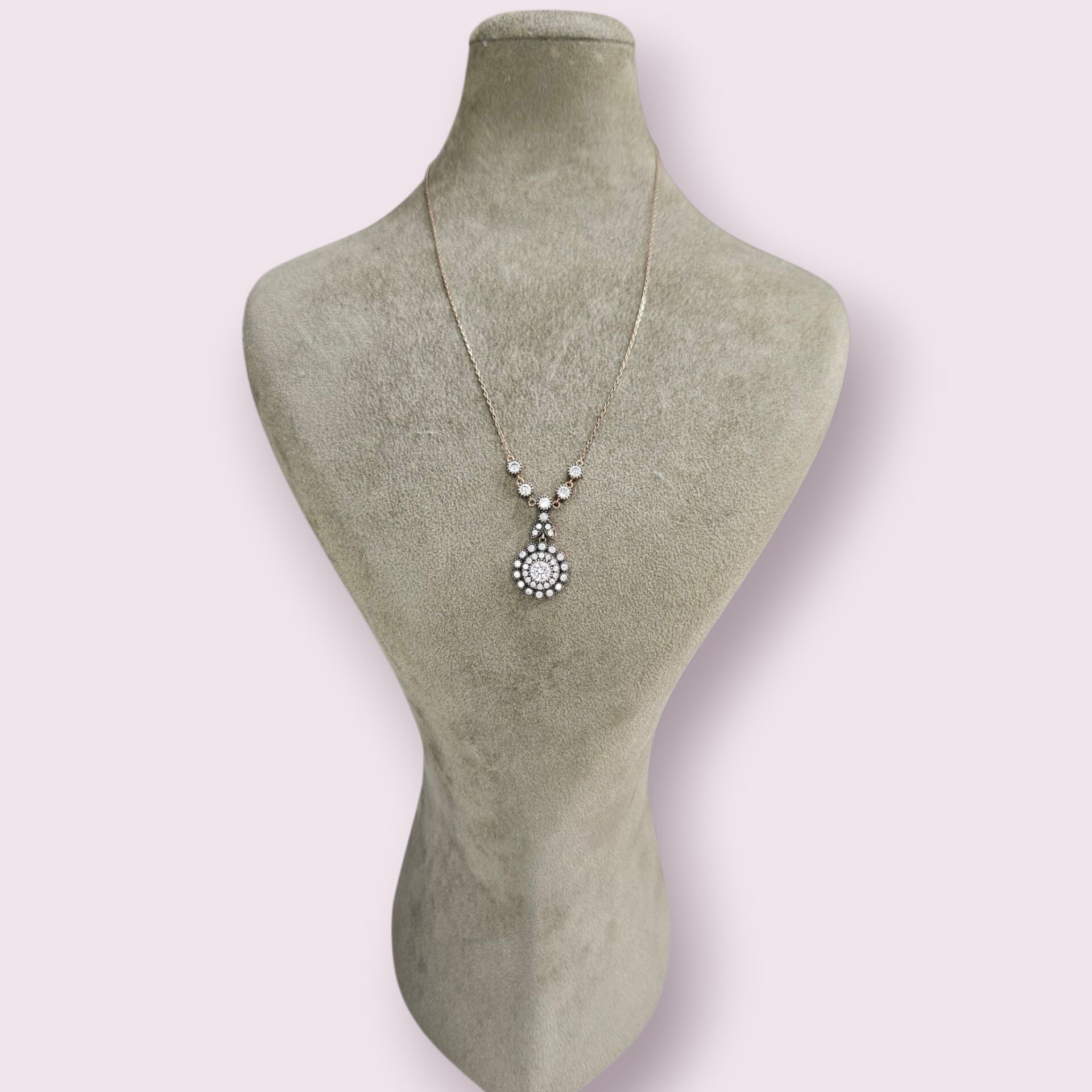 Zirkon Taşlı Elmas Model Gümüş Kolye