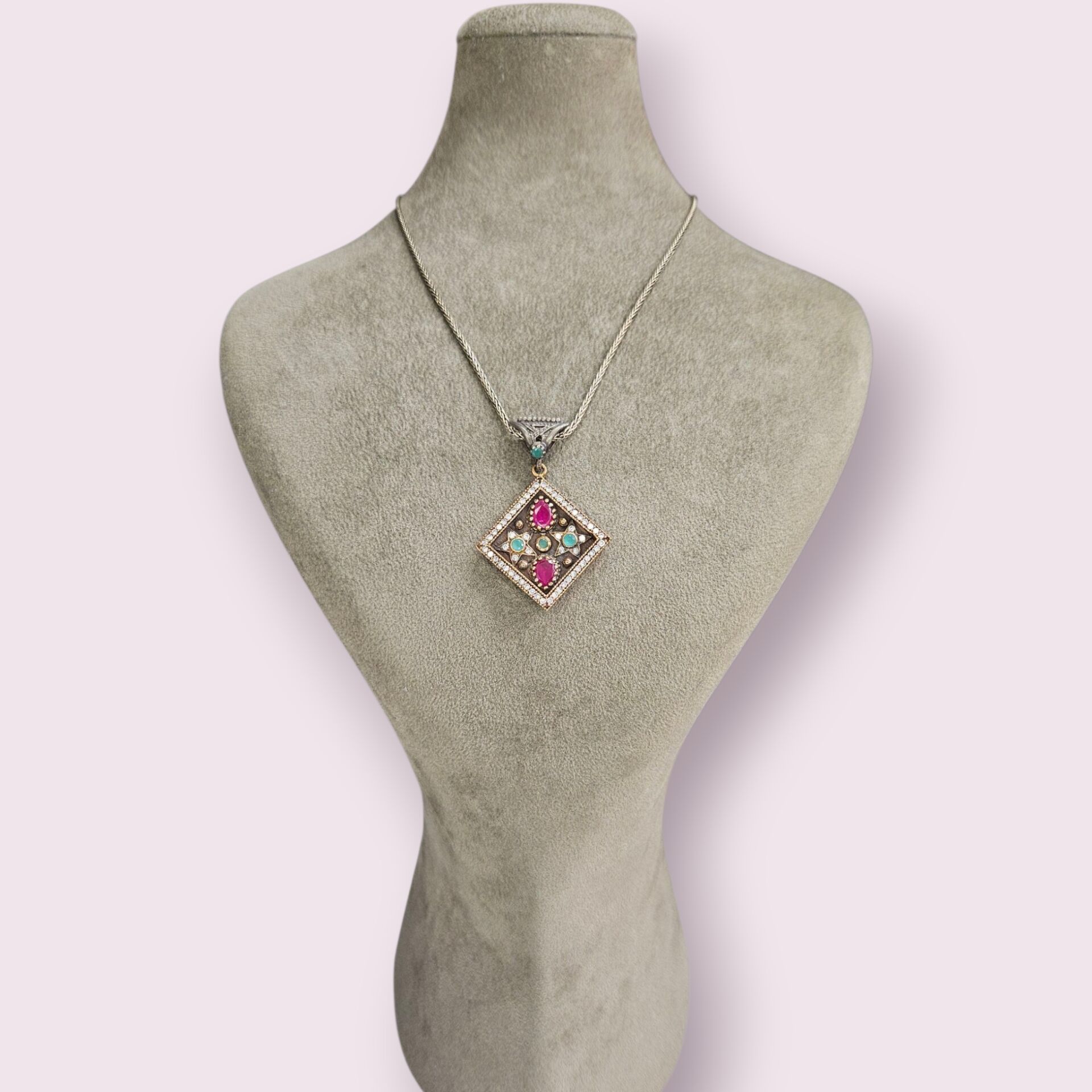 Yakut ve Yeşil taşlı Otantik Gümüş Kolye