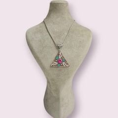 Üçgen Form Yakut ve Zümrüt Taşlı Otantik Gümüş Kolye