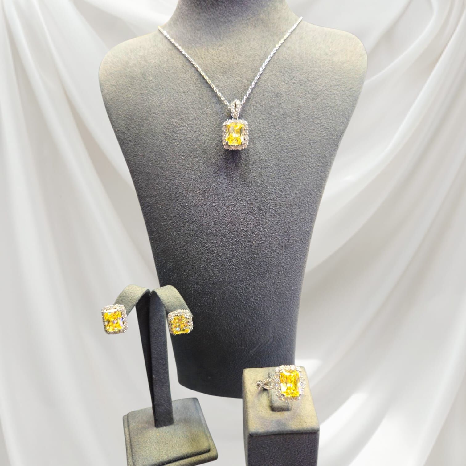 Baget Kesim Sarı Renk Kristal Zirkon Taşlı Gümüş Set