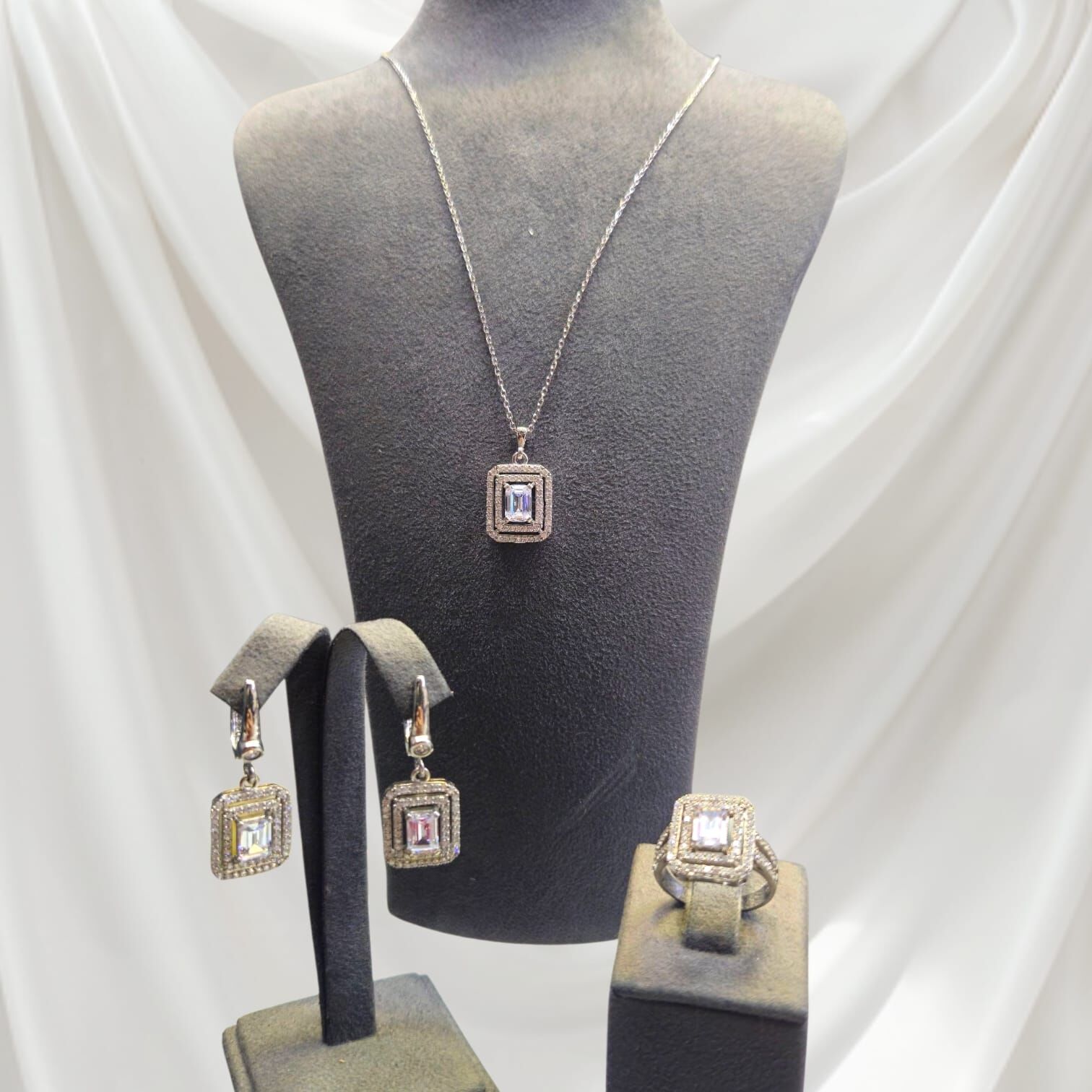 Baget Kesim Pırlanta Montür Taşlı Gümüş Set