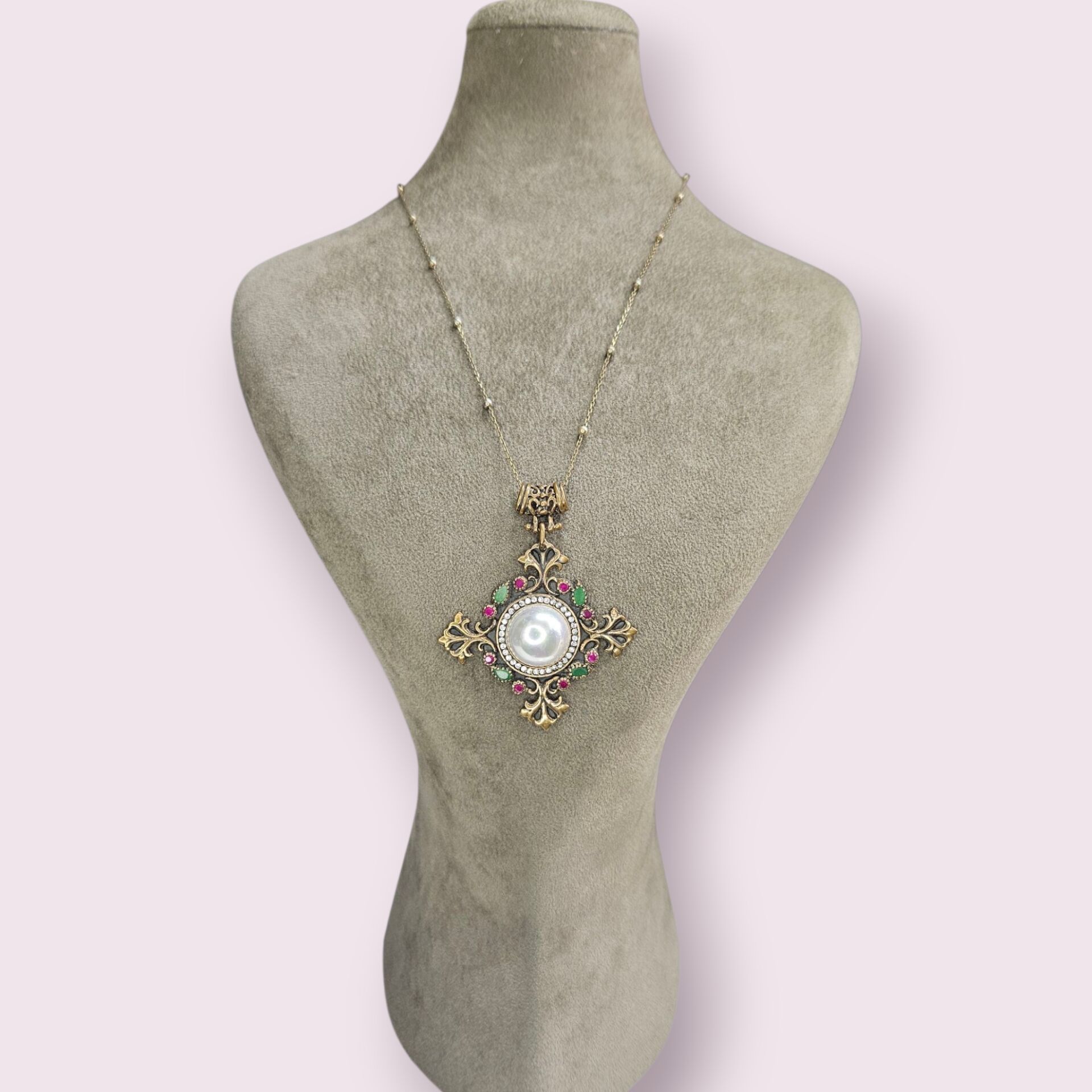 İnci Detaylı Zümrüt ve Yakut Taşlı Otantik Gümüş Kolye