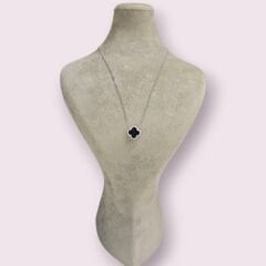 Siyah Renk Yonca Model Gümüş Kolye