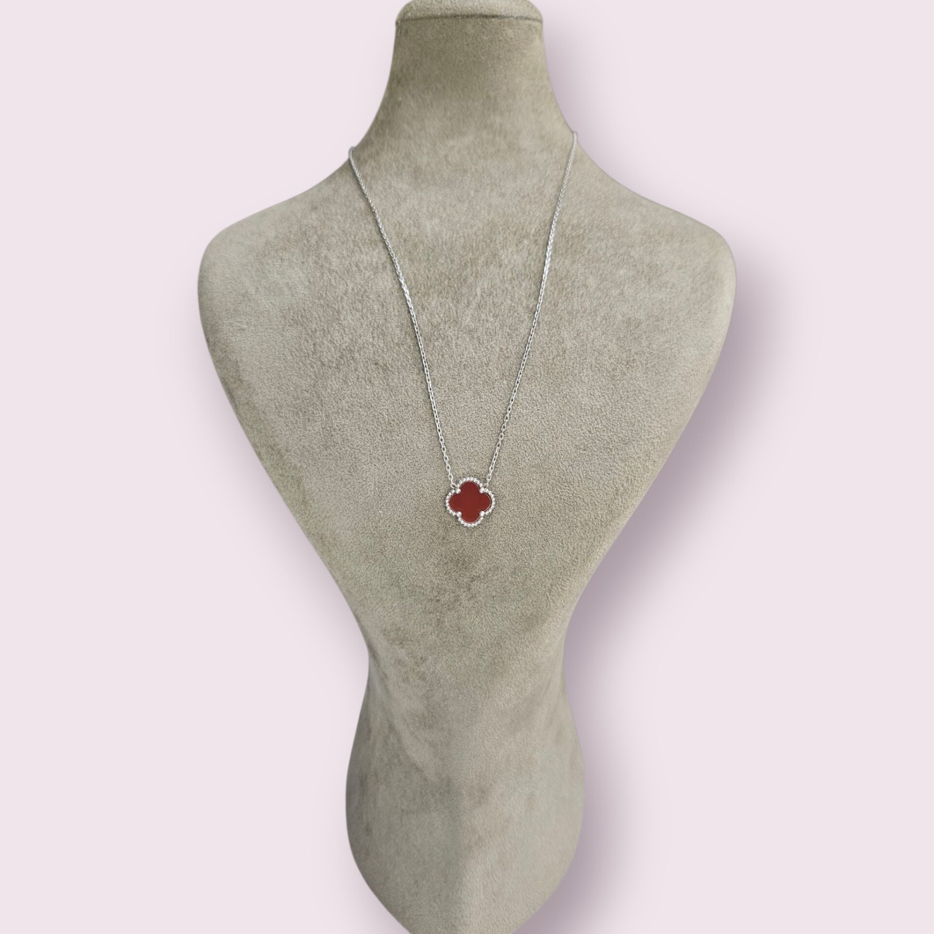 Bordo Renk Yonca Model Gümüş Kolye