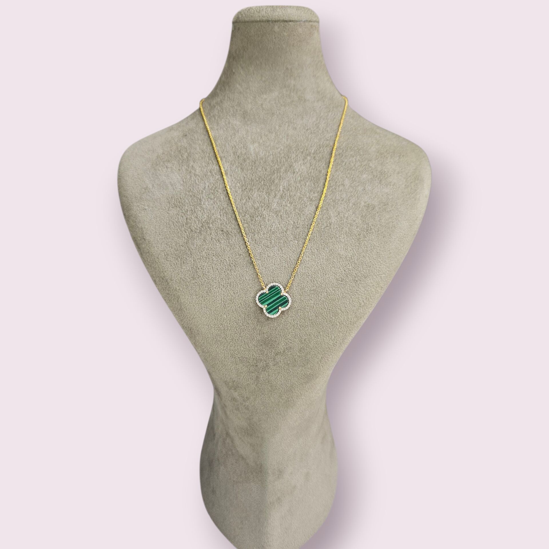 Yeşil Renk Yonca Model Yan Taşları Zirkon Gold Kaplama Gümüş Kolye