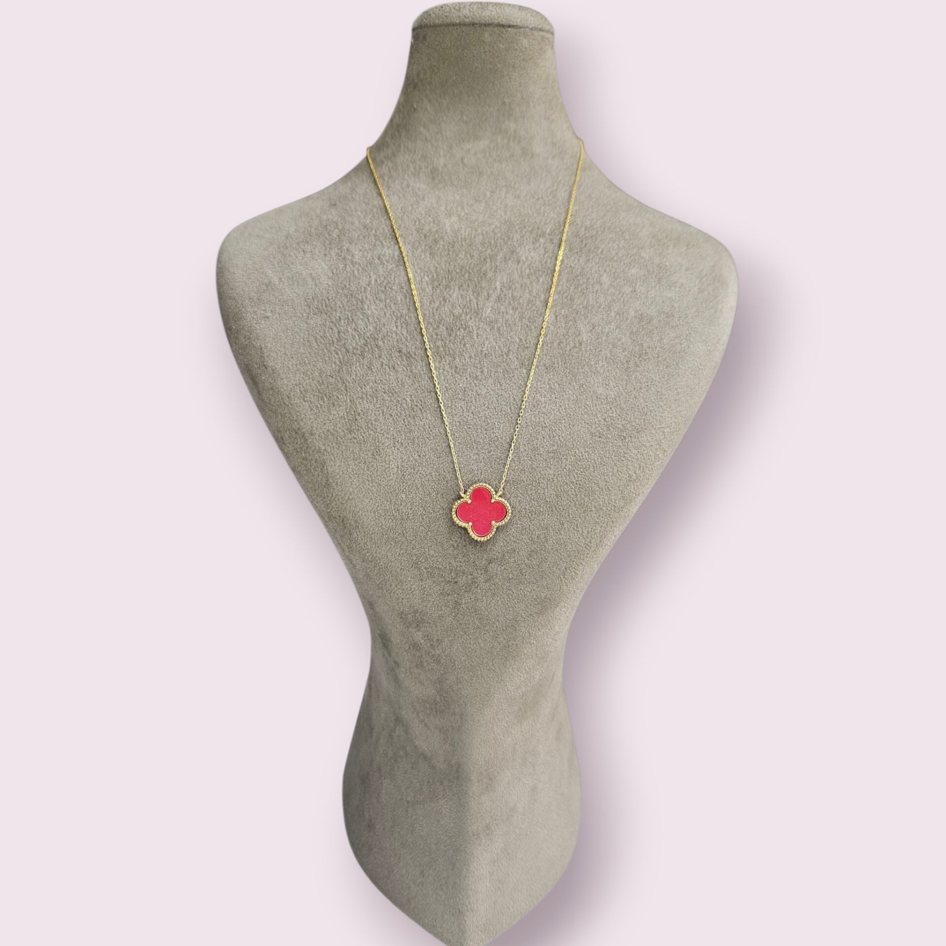 Kırmızı Renk Yonca Model Gold Kaplama Gümüş Kolye