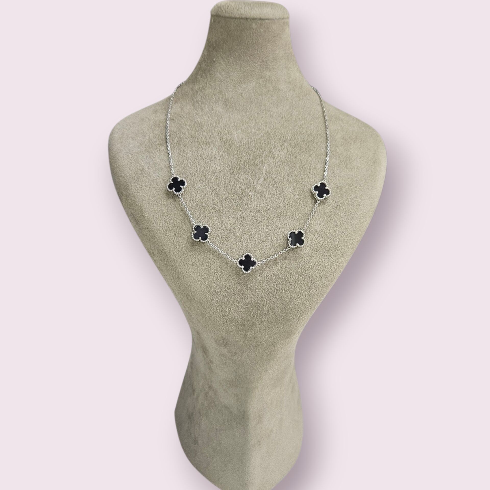 Siyah Renk 5li Yonca Model Gümüş Kolye