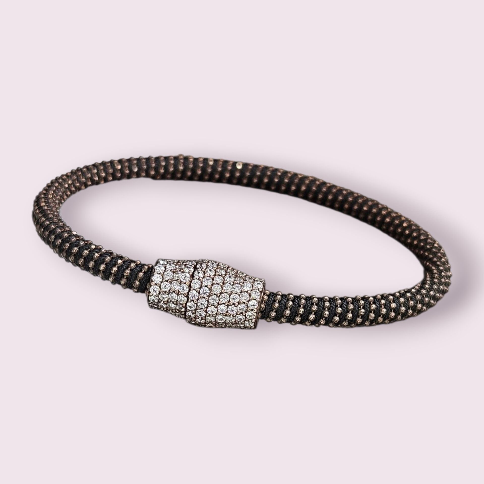 Kahverengi Renk Mıknatıslı Pırlanta Montür Zirkon Taş İp Bileklik