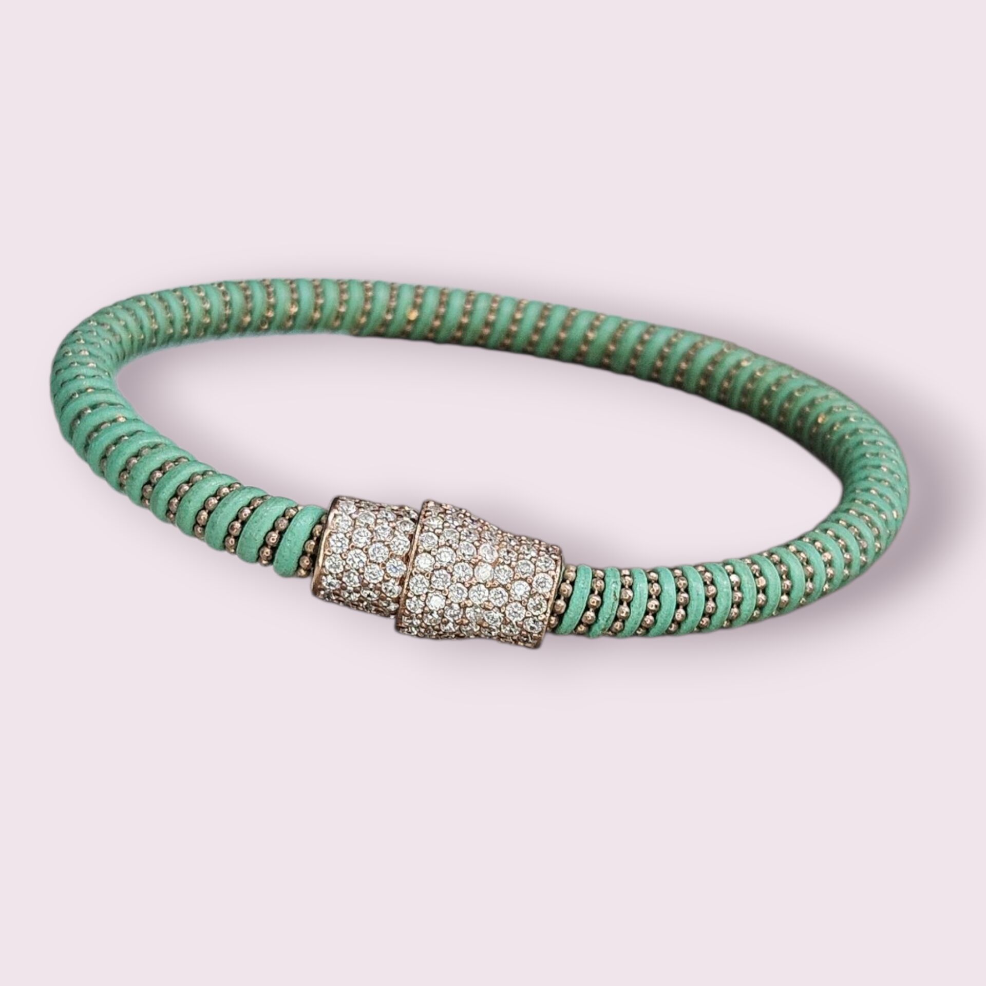 Yeşil Renk Mıknatıslı Pırlanta Montür Zirkon Taş İp Bileklik