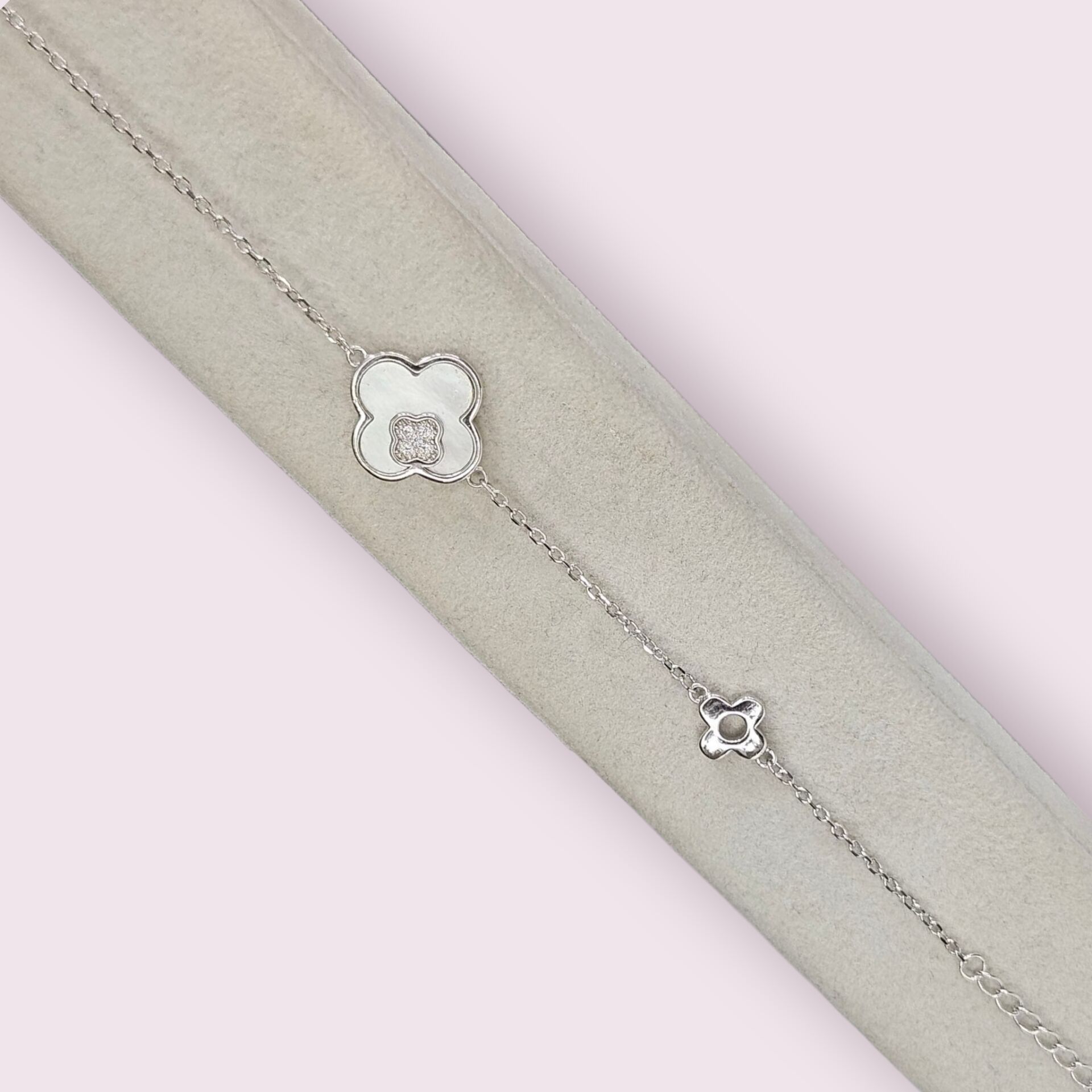 Sedef ve Zirkon Taşlı Çiçek Model Minimal Gümüş Bileklik