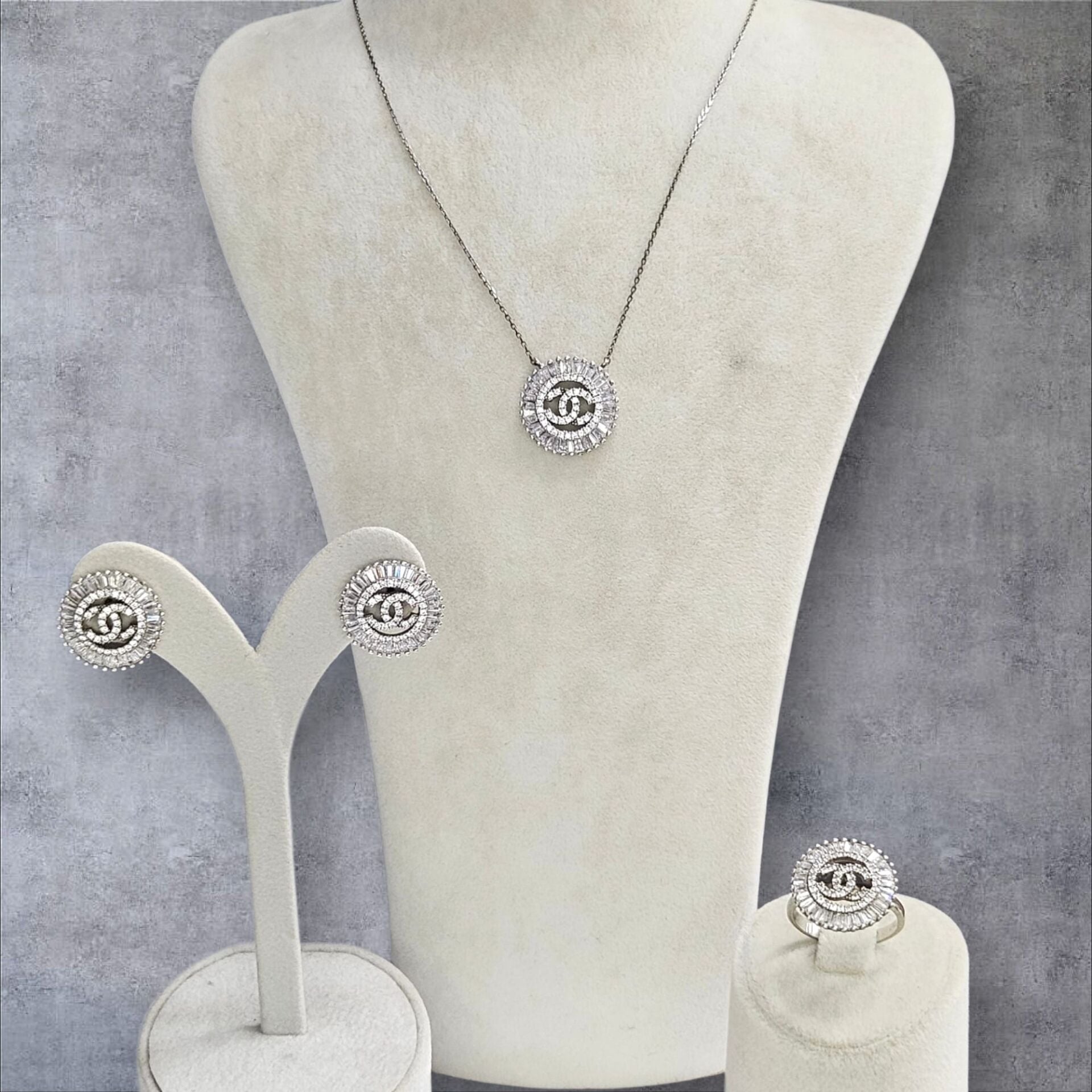 Kristal Taşlı Modern Kolye Küpe Yüzük Gümüş Set
