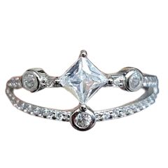 Zirkon Taşlı Gümüş Yüzük