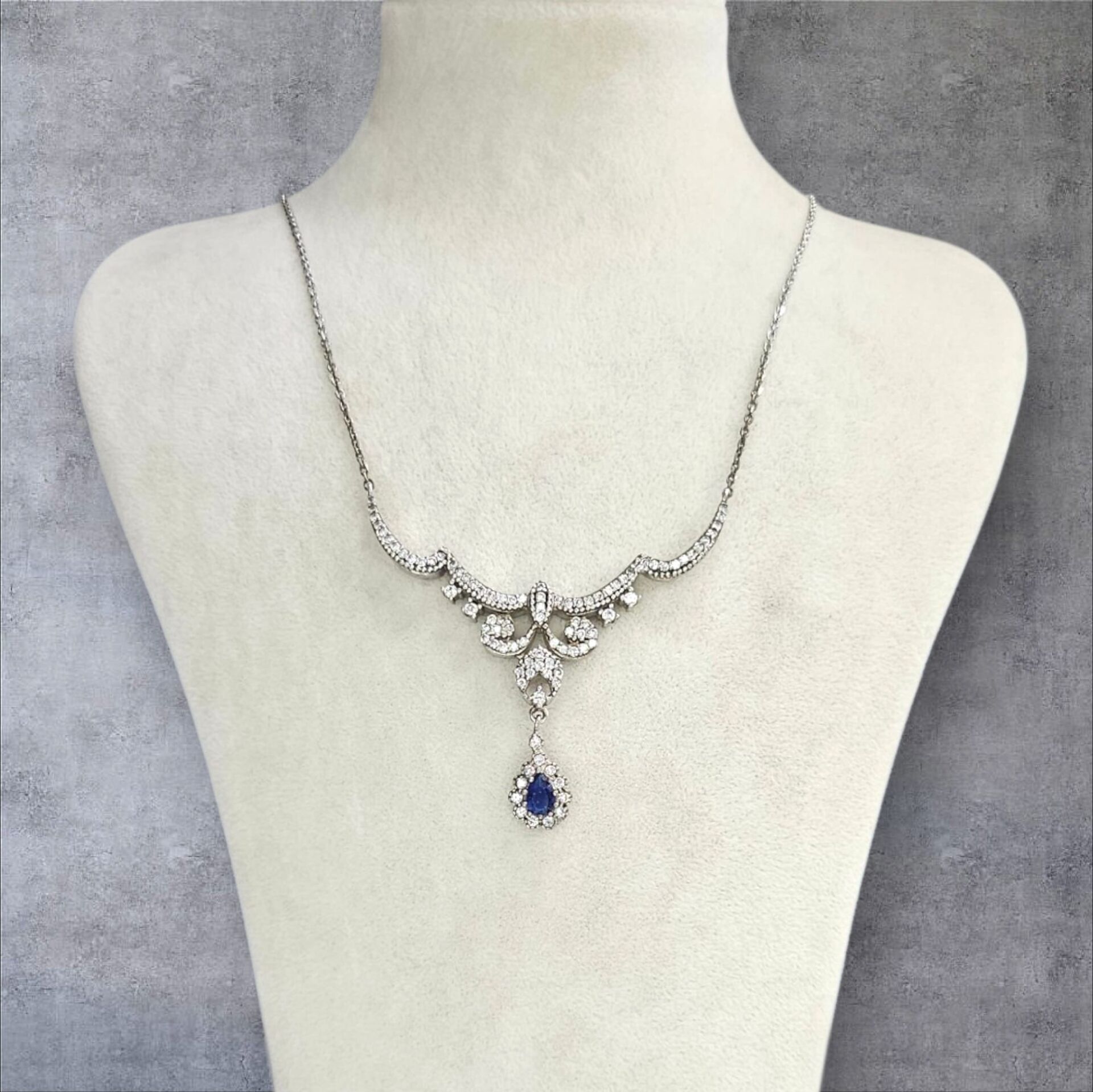 Safir Taşlı Gümüş Abiye Model Kolye