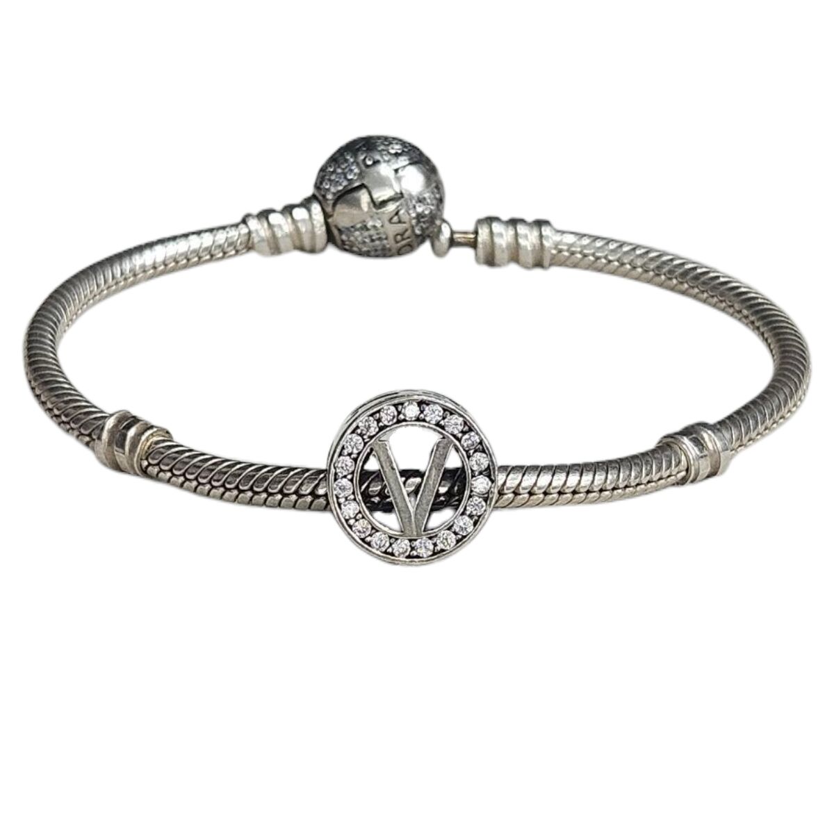 V Harf Gümüş Charm