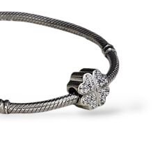 Çiçek Form Taşlı Gümüş Charm