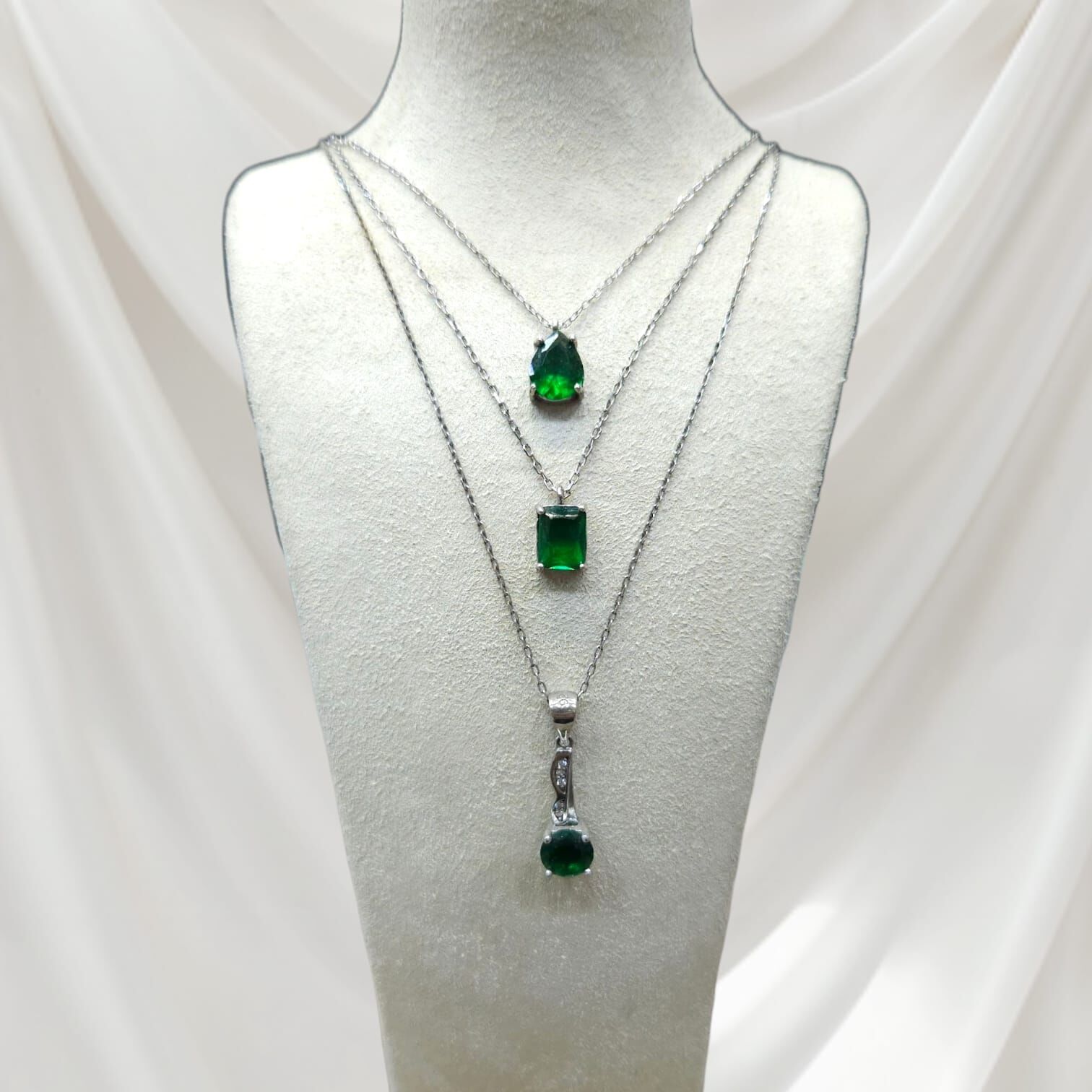 Zümrüt Taşlı Mini Gümüş Kolyeler