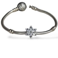 Çiçek Model Kristal Gümüş Charm