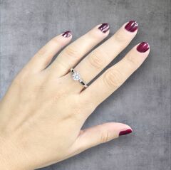 Pırlanta İşçiliğinde Tektaş Gümüş Yüzük