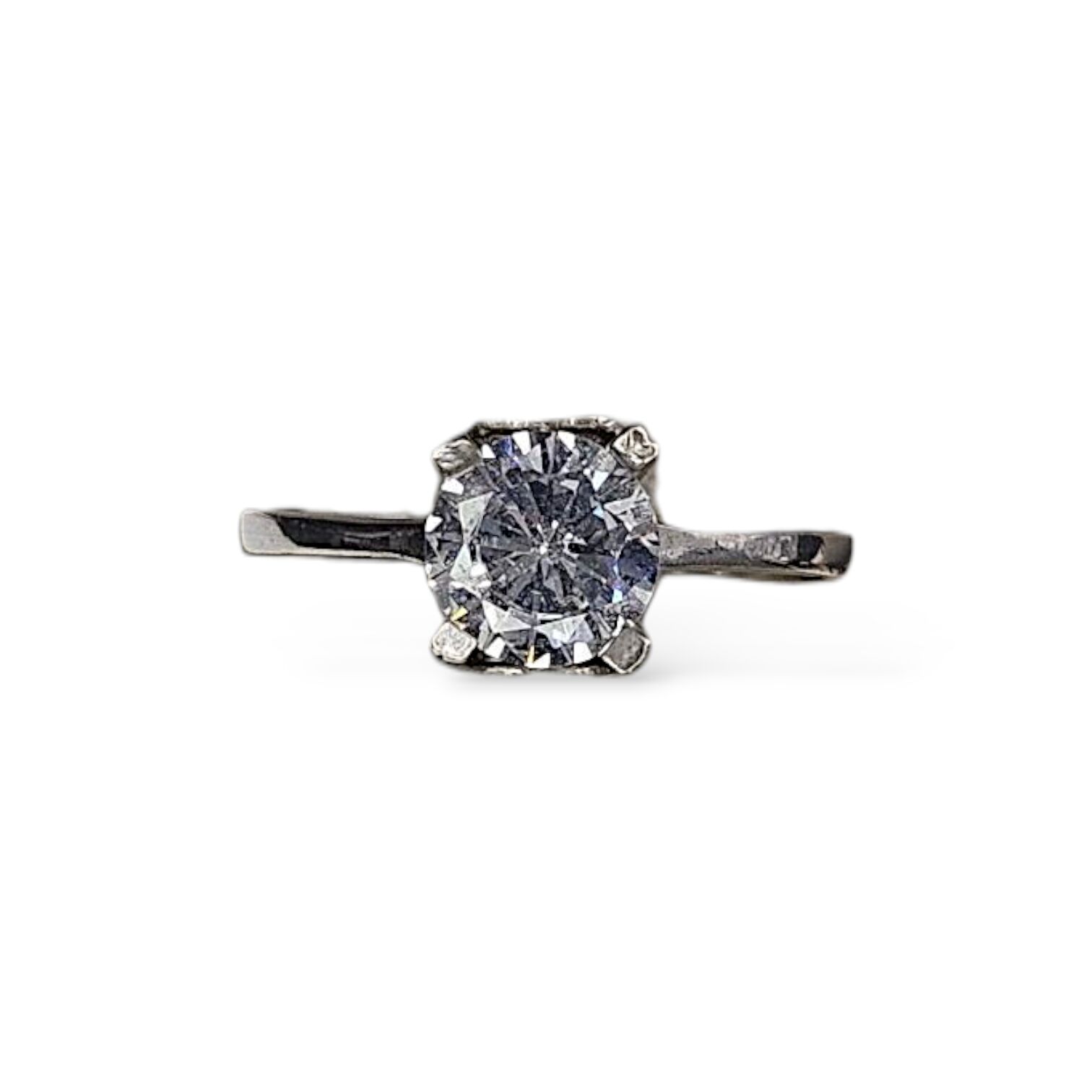 Kalp Detaylı Gümüş Tektaş Yüzük