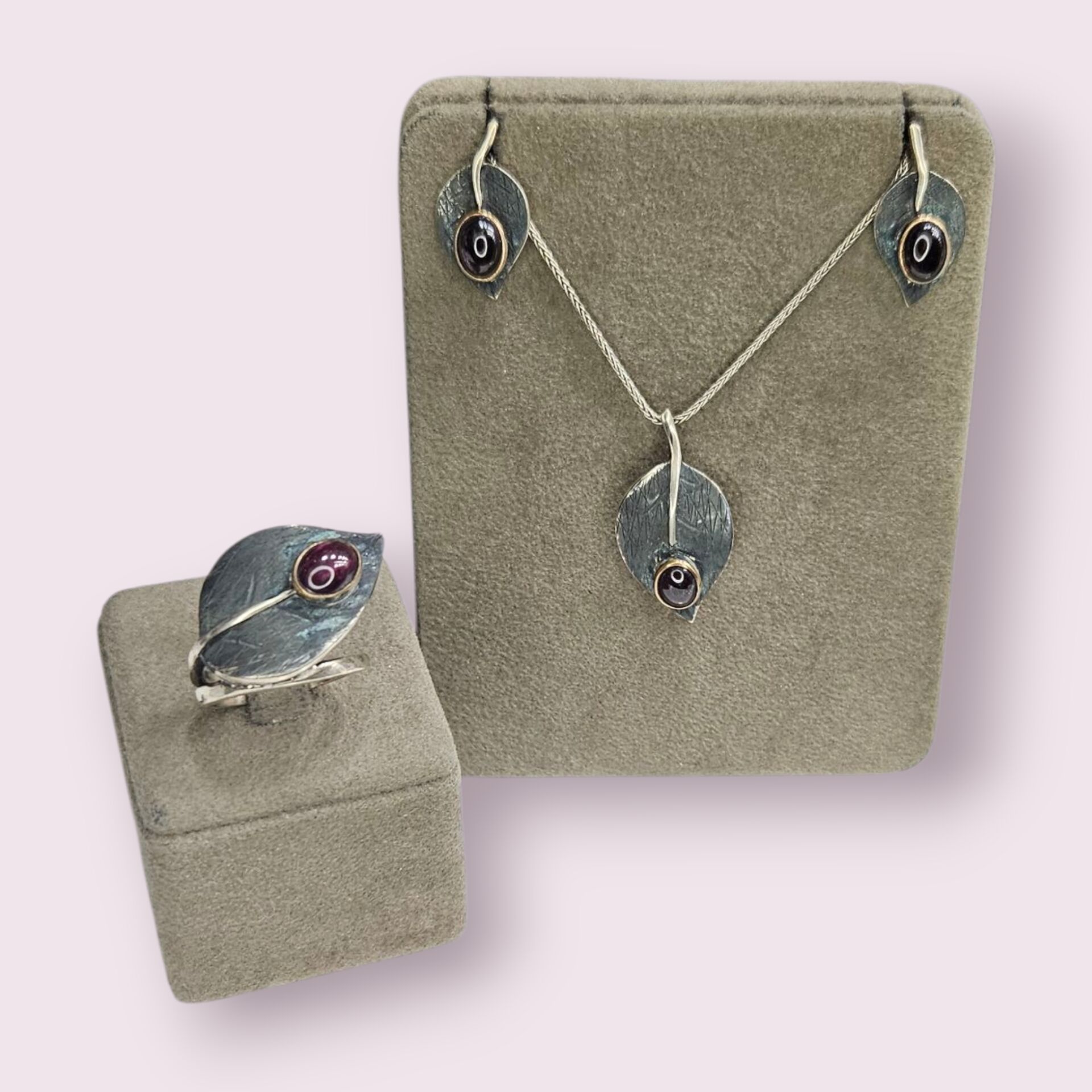 Granat(Bordo) Taşlı Yaprak Form Tasarım Gümüş Set