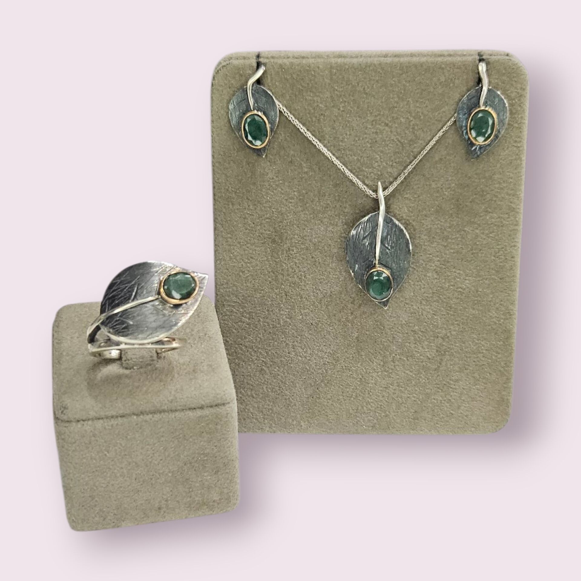 Zümrüt Taşlı Yaprak Form Tasarım Gümüş Set