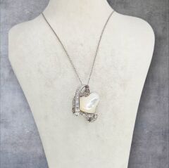 Kalp Form Taşlı Gümüş Kolye