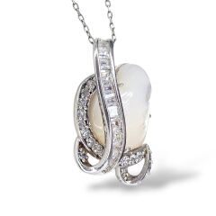 Kalp Form Taşlı Gümüş Kolye