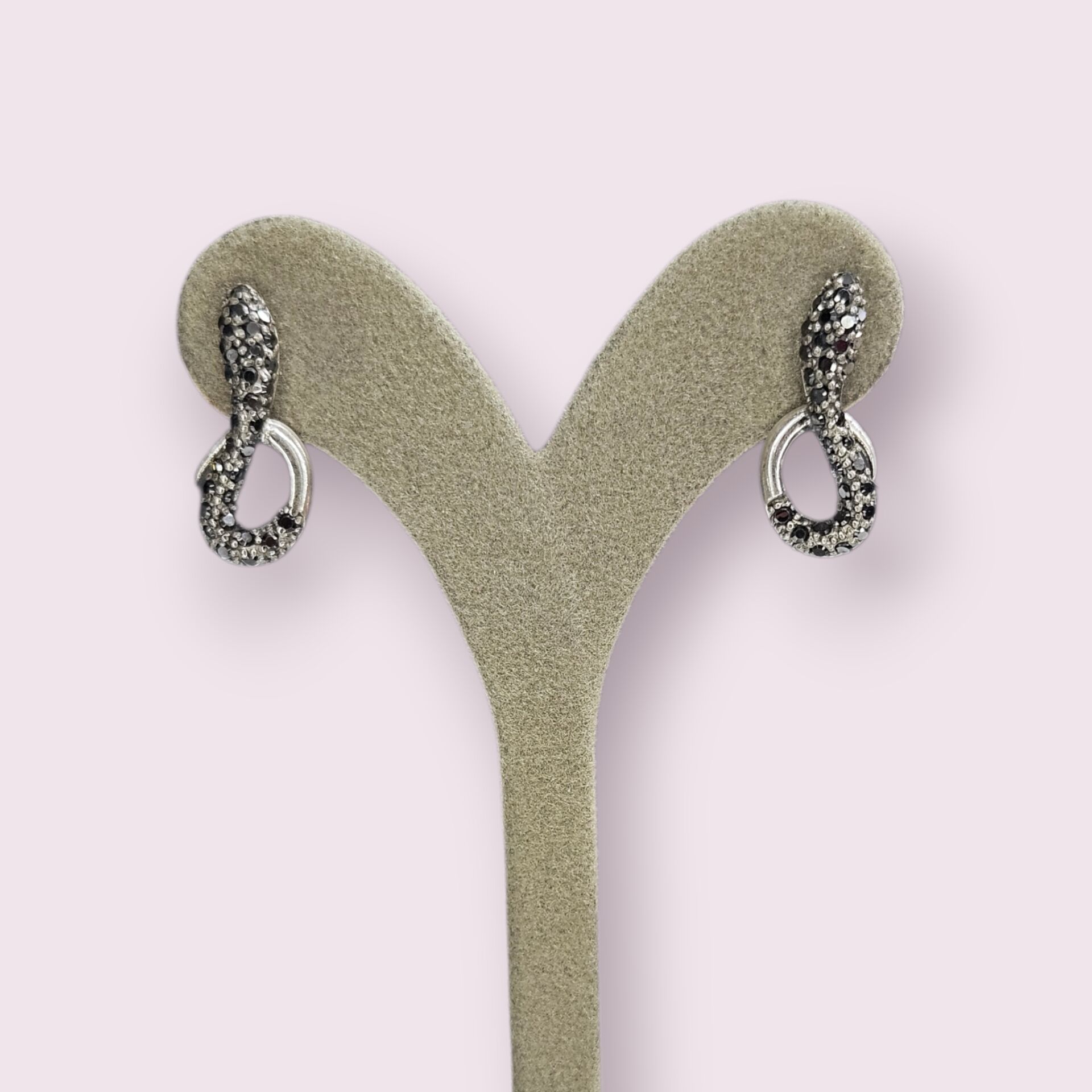 Siyah Taşlı Gümüş Küpe