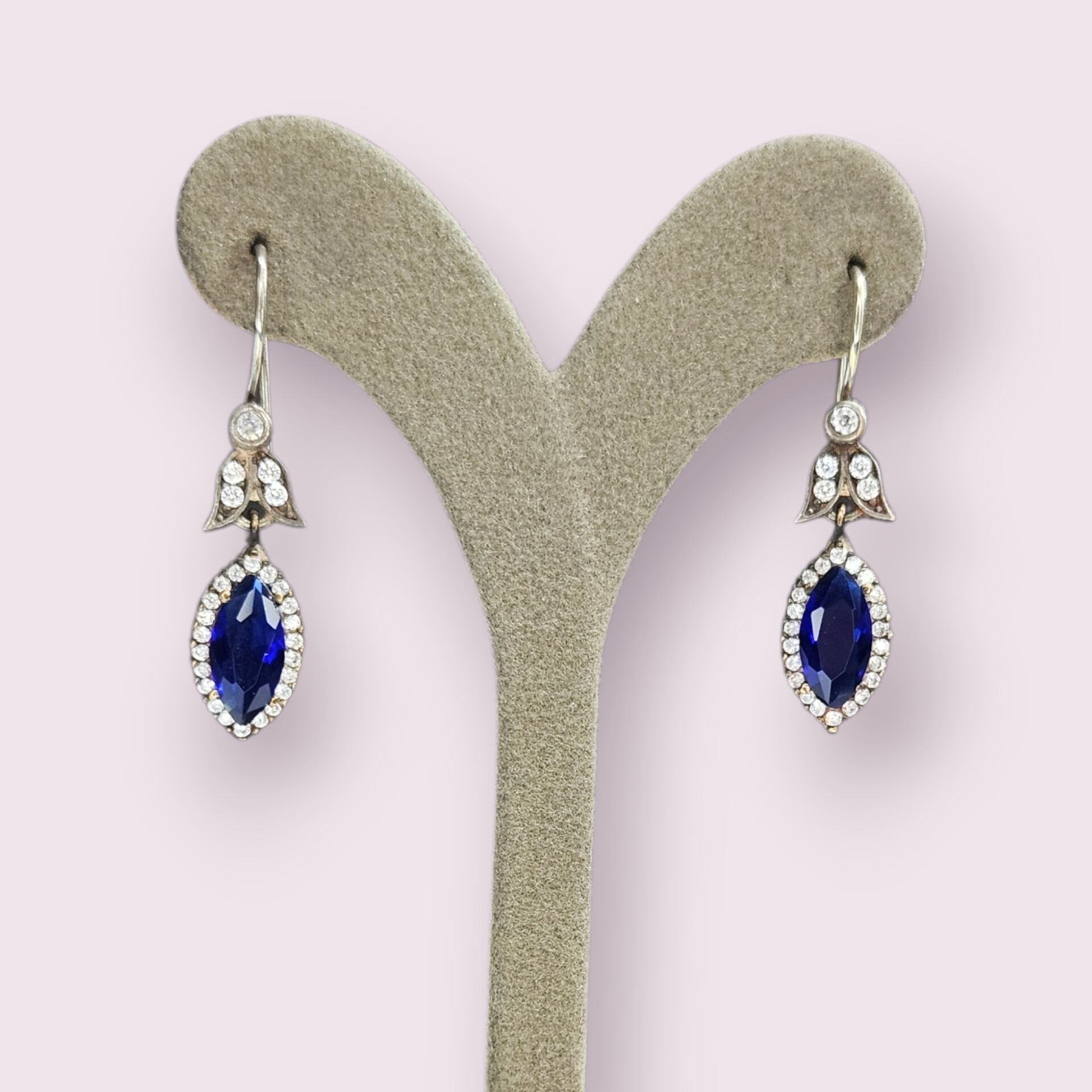 Safir Renk Sallantılı Gümüş Küpe