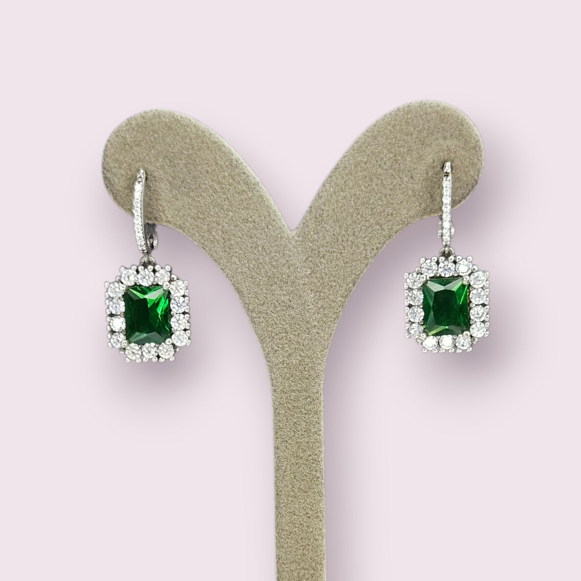 Zümrüt Rengi Taşlı Kare Kesim Gümüş Küpe