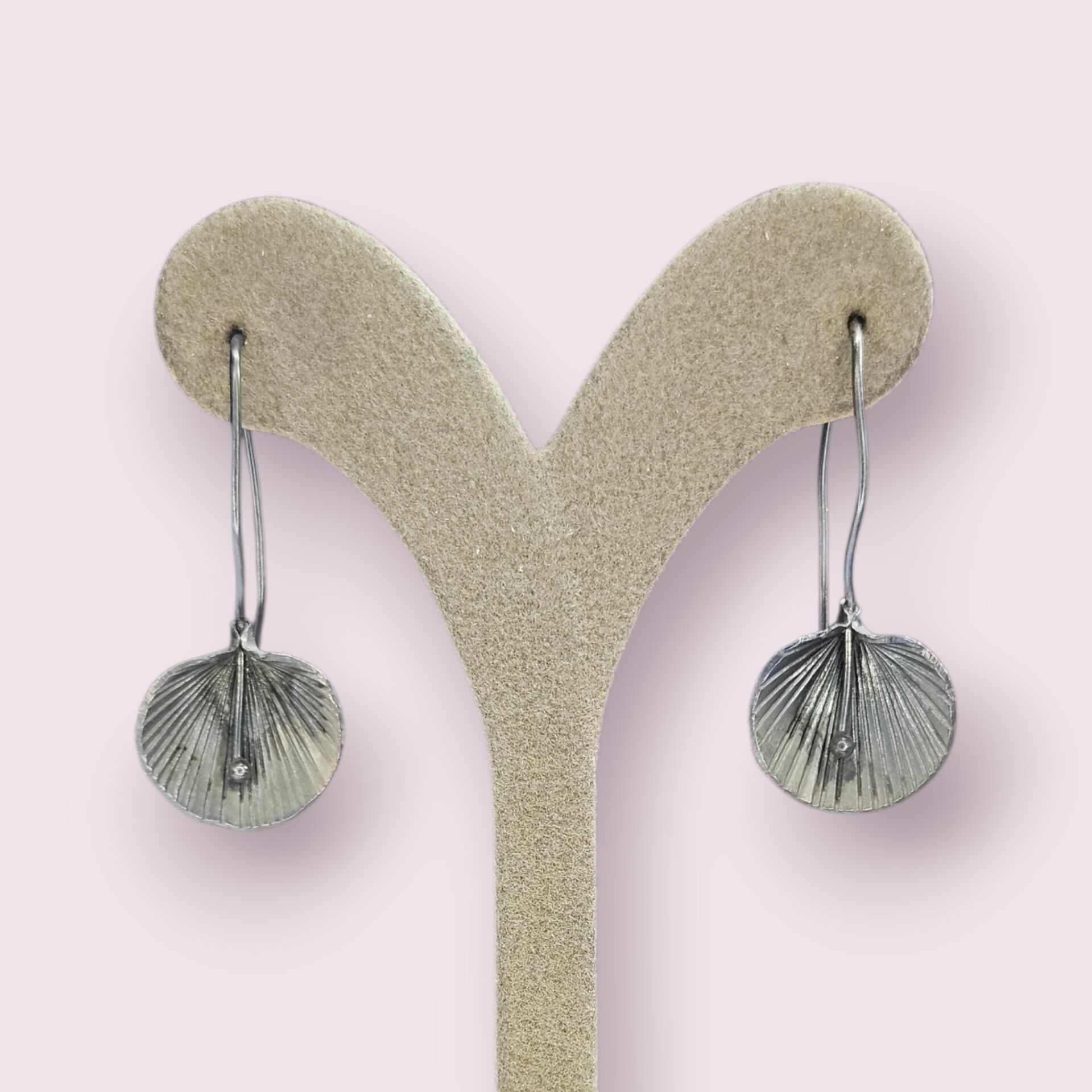 Metal görünümlü Gümüş Küpe