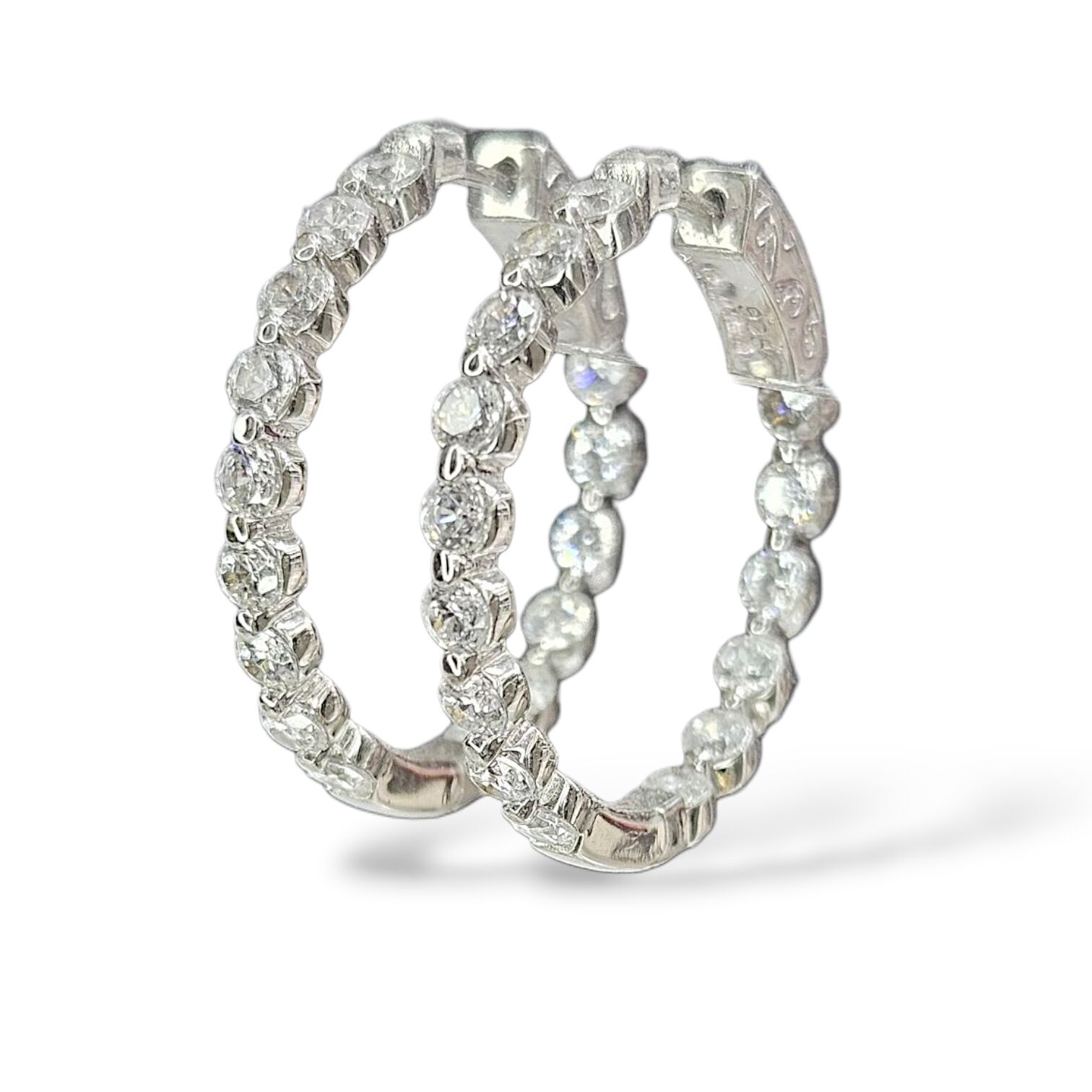 Yuvarlak Kesim Taşlı Gümüş Halka Küpe