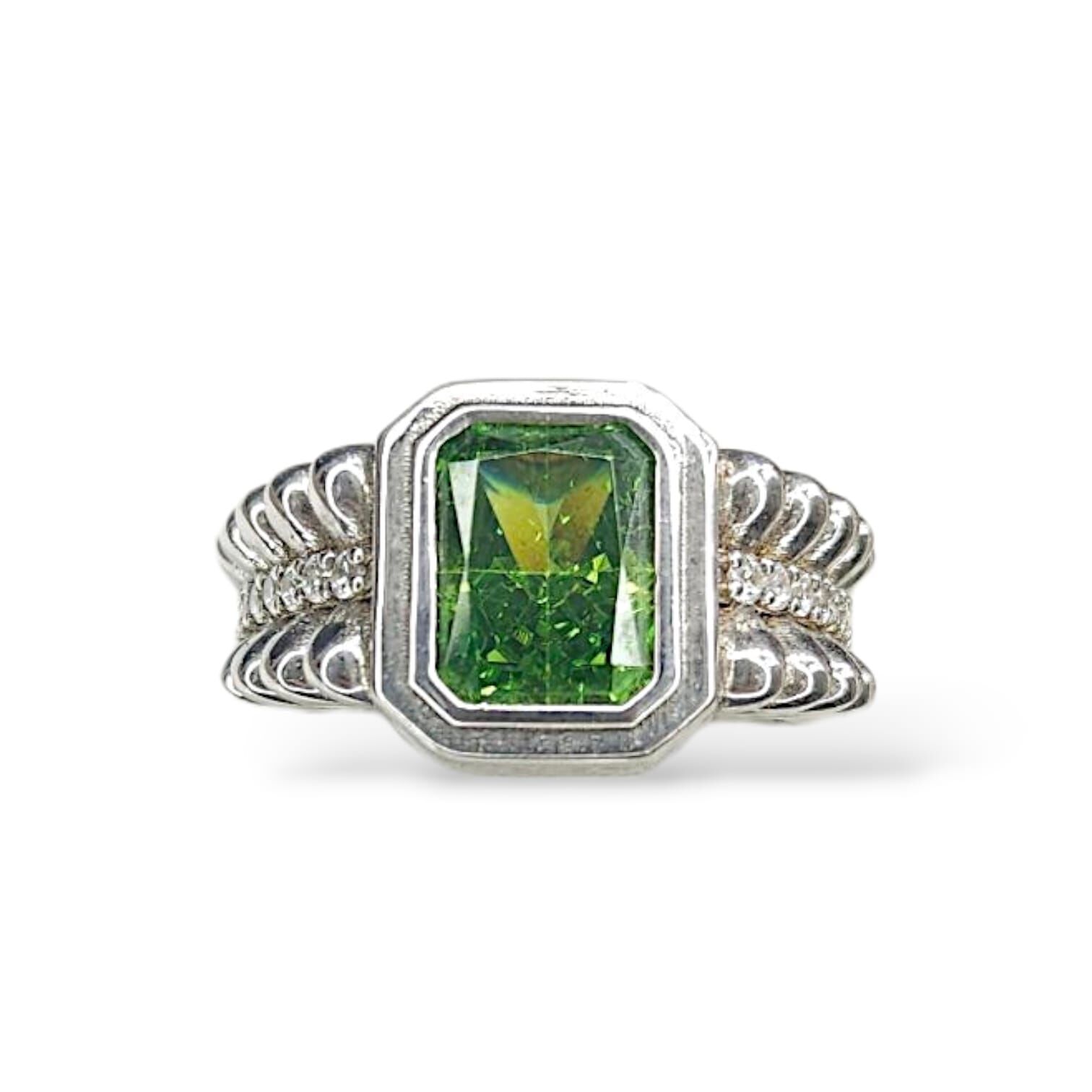 Zümrüt Yeşili Taşlı Gümüş Yüzük