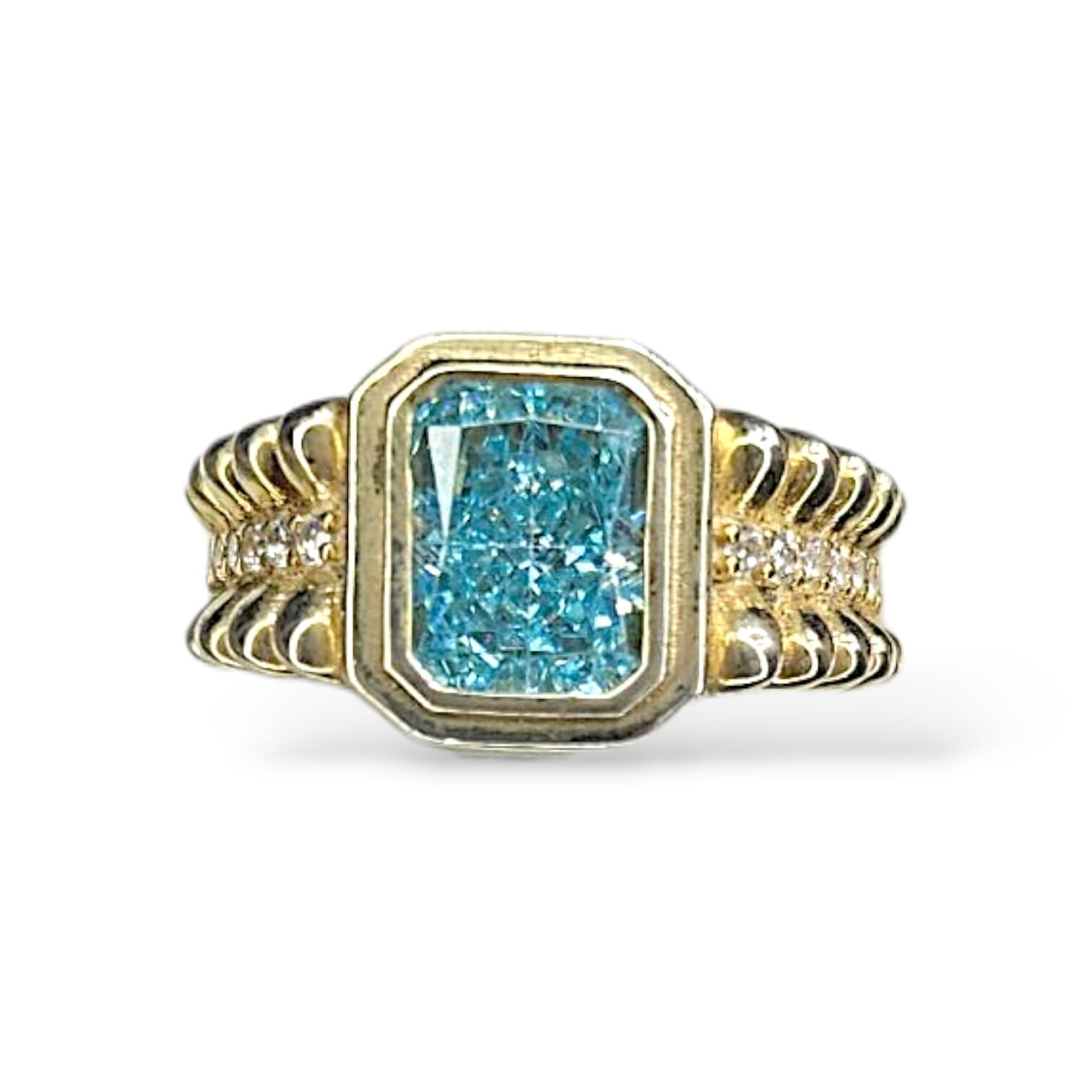 Aquamarin Taşlı Gold Yüzük