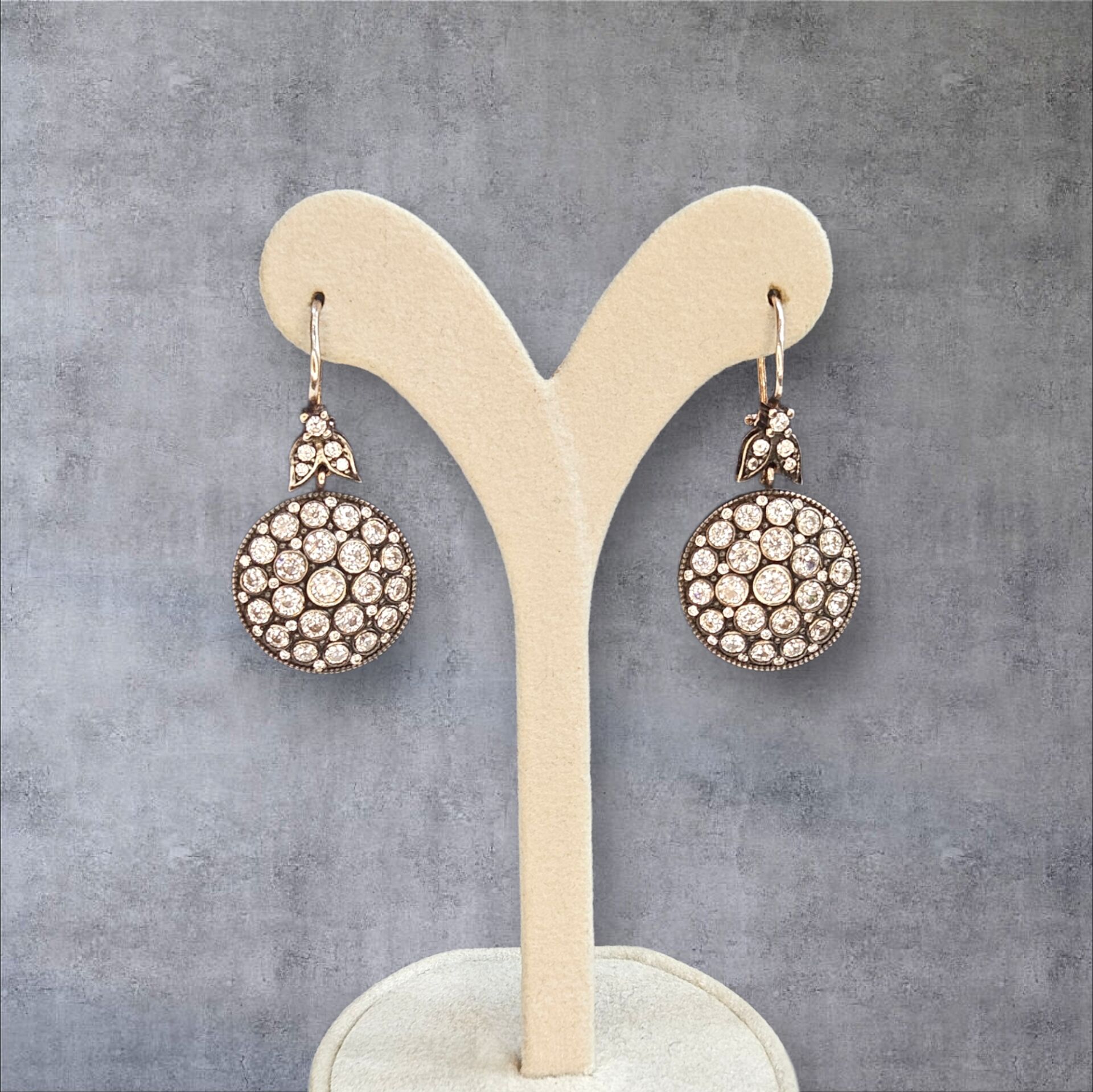 Elmas Model Gümüş Küpe