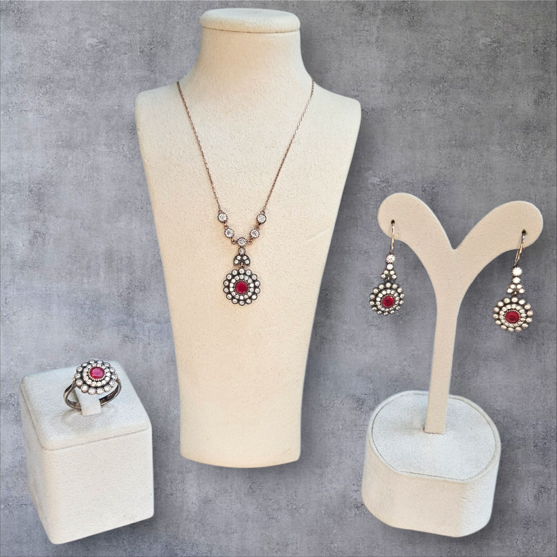 Elmas Model Yakut Taş Gümüş Set