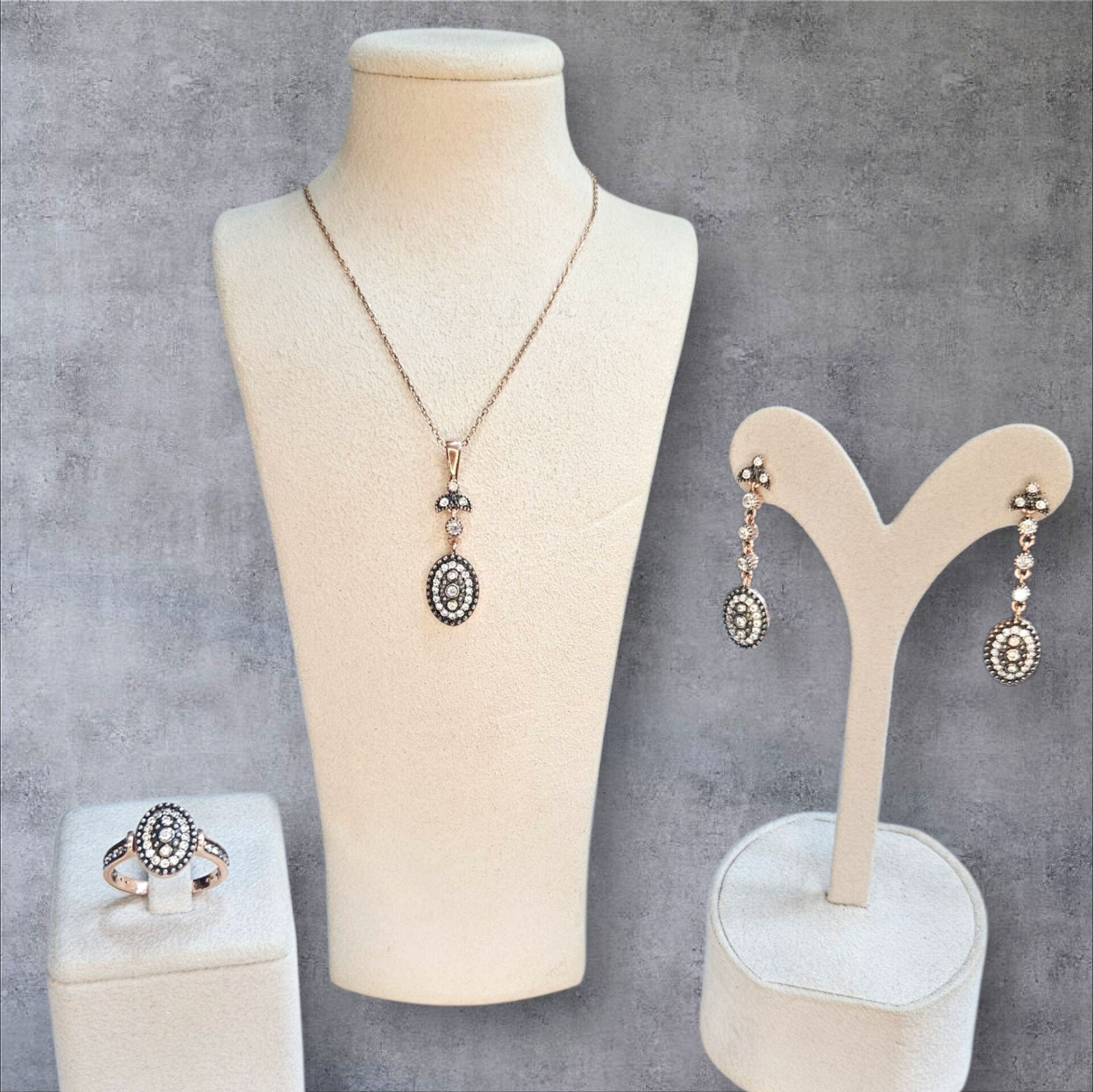 Elmas Model Oval Form Gümüş Set