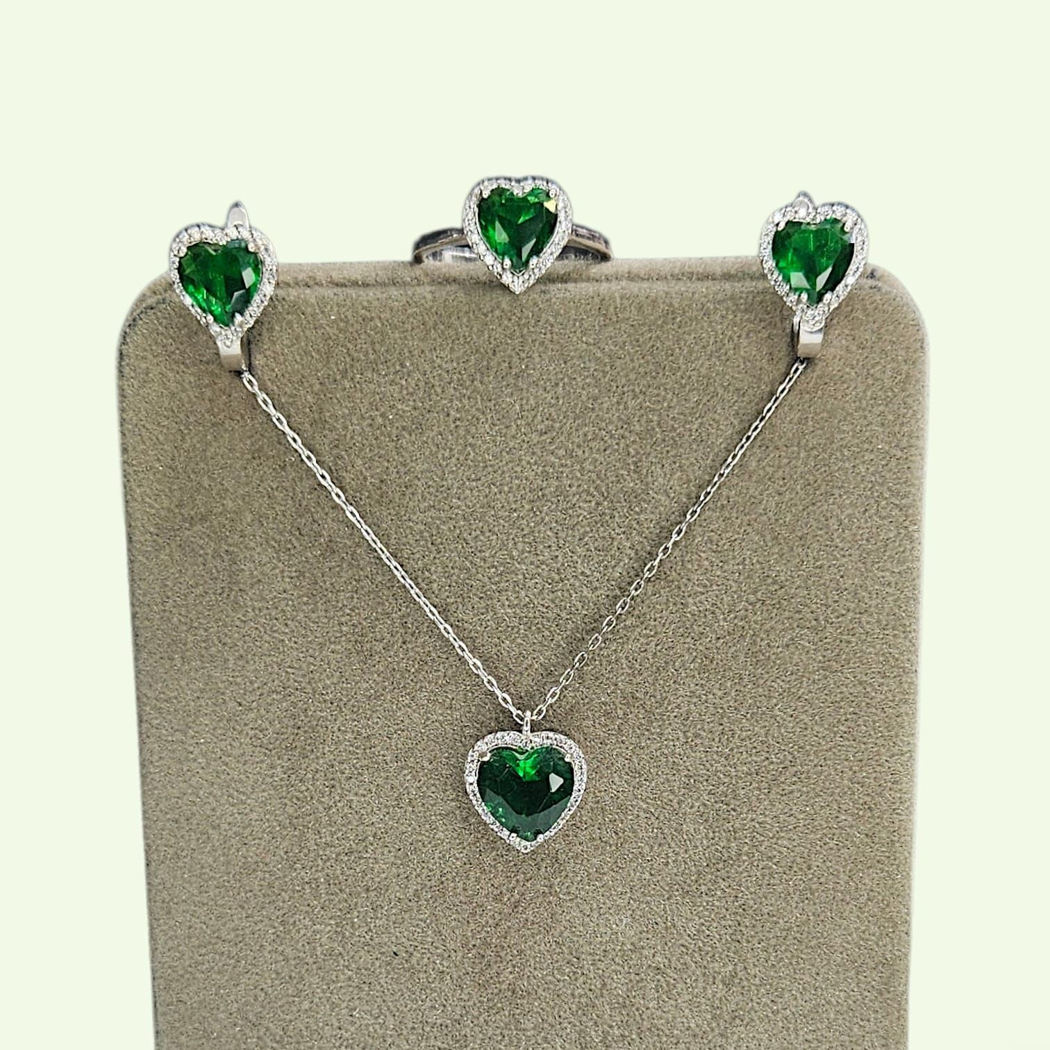 Kalpli Zümrüt Yeşili Pırlanta Montör Gümüş Kolye Küpe Yüzük Set