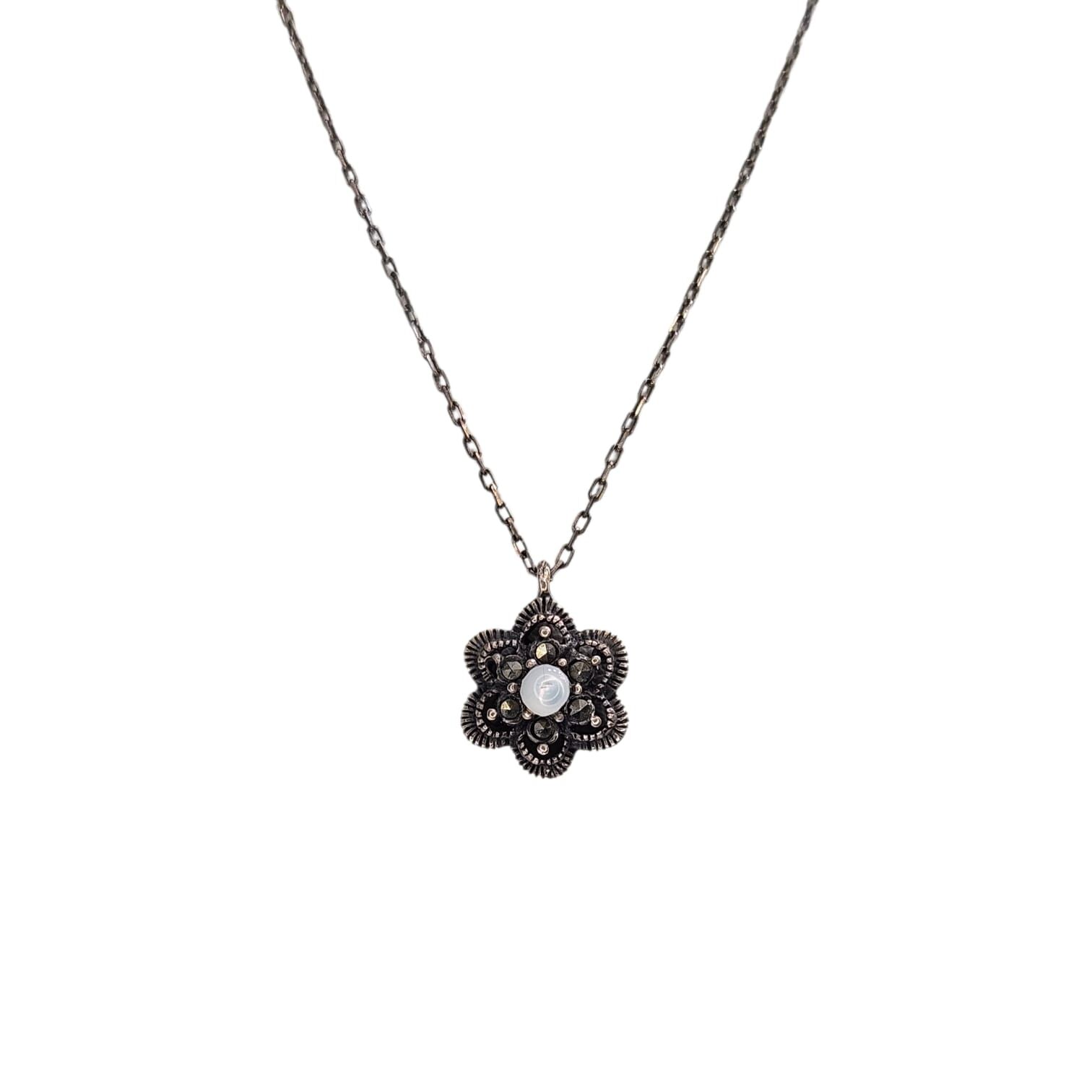 Markazit Taşlı Çiçek Model Gümüş Kolye